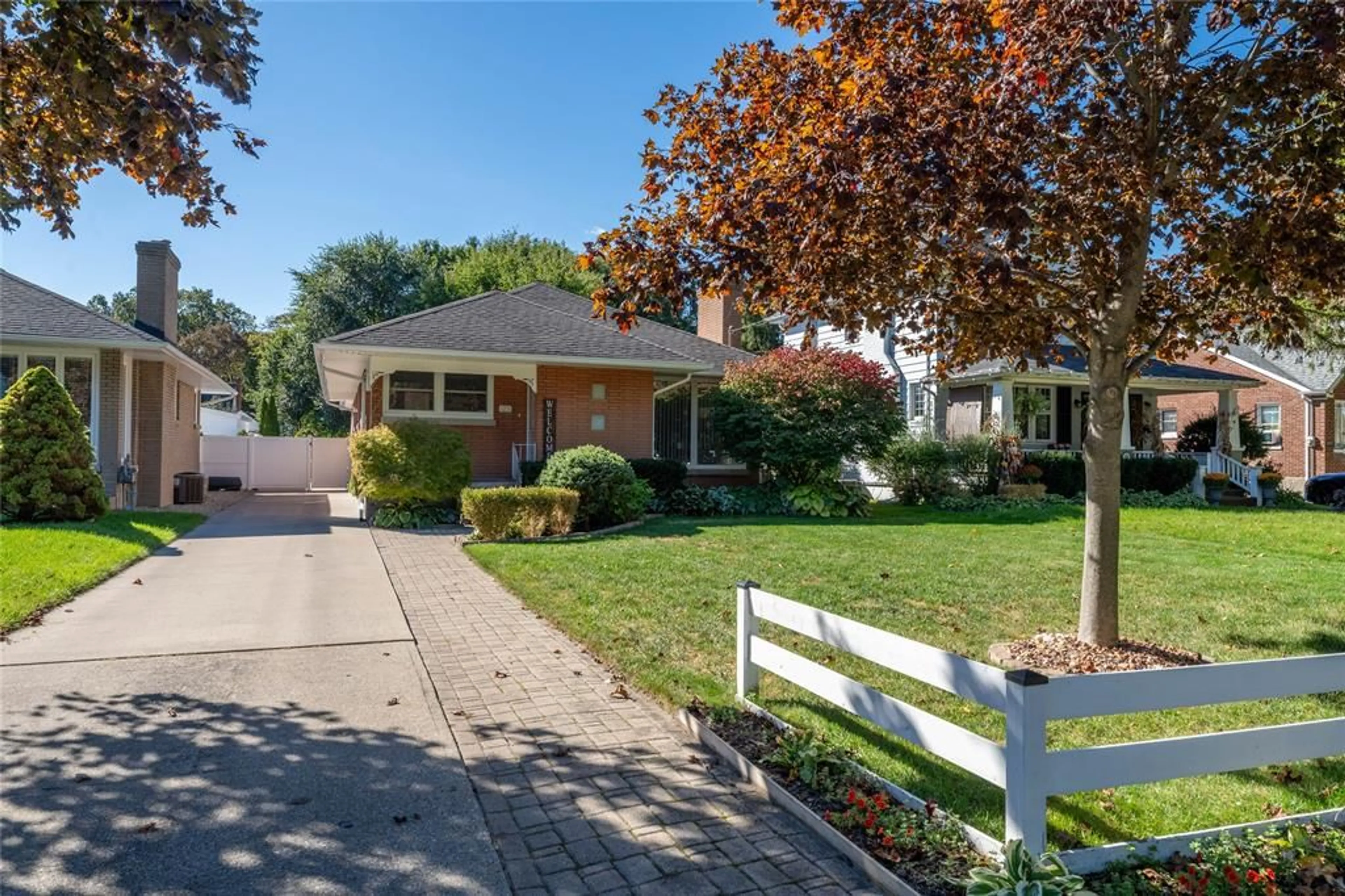Home with brick exterior material, street for 123 Pearl St, Sarnia Ontario N7T 5G6