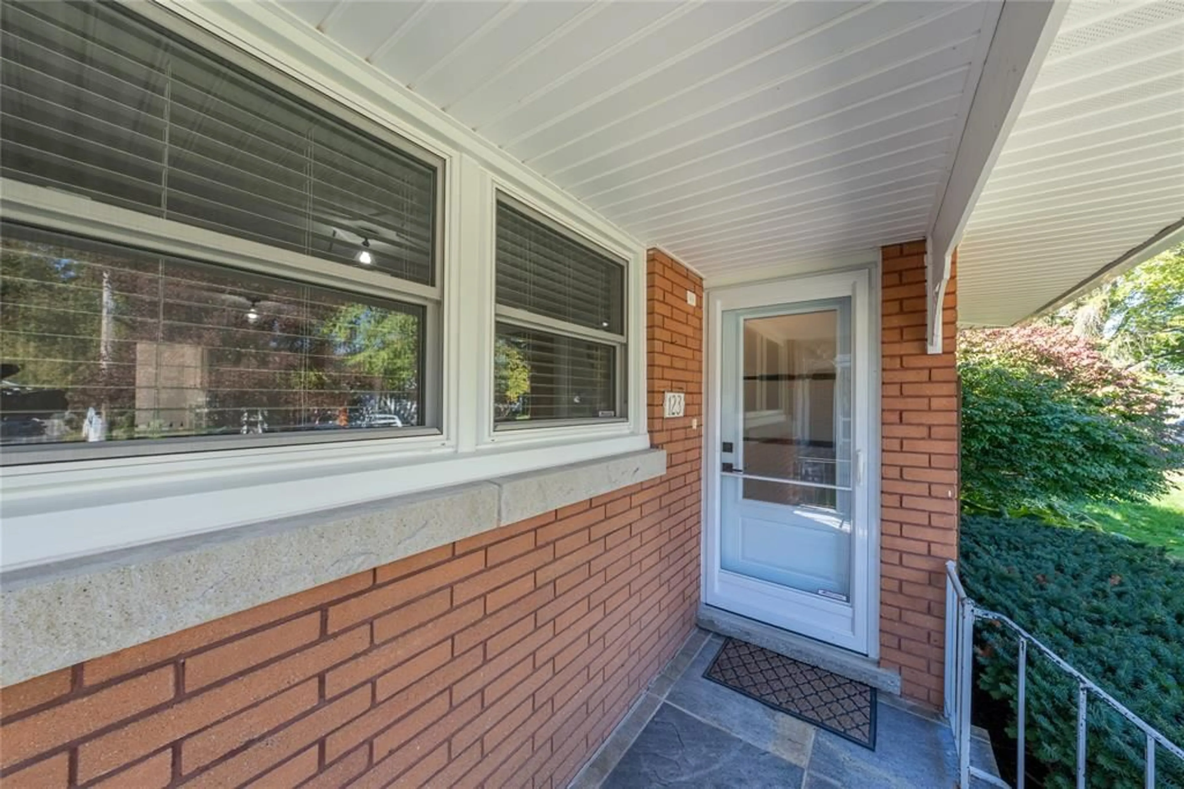 Unknown for 123 Pearl St, Sarnia Ontario N7T 5G6
