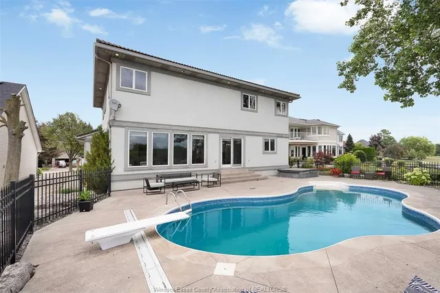 847 LAKE SHORE Dr, Windsor 4