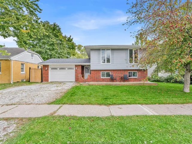 910 WILLIAM St, Tecumseh 3
