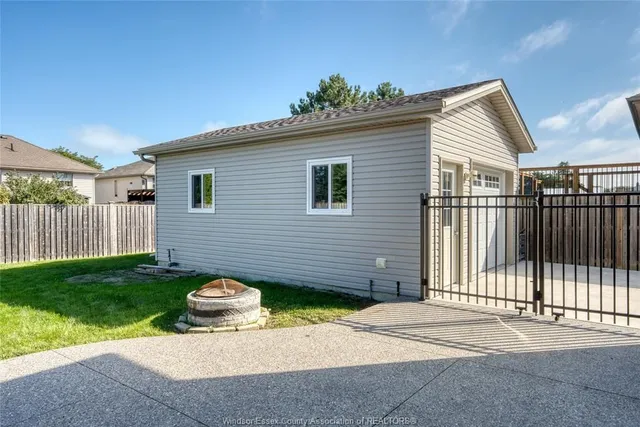 879 WESTWOOD, Lakeshore 4