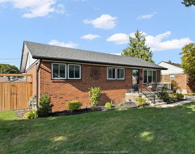 3477 Maisonneuve Ave, Windsor 2