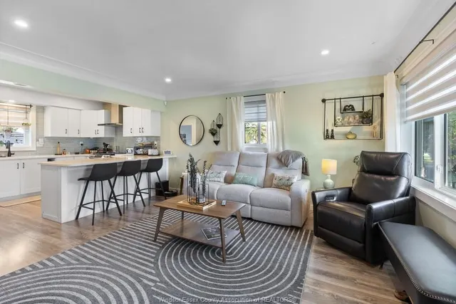 3477 Maisonneuve Ave, Windsor 4