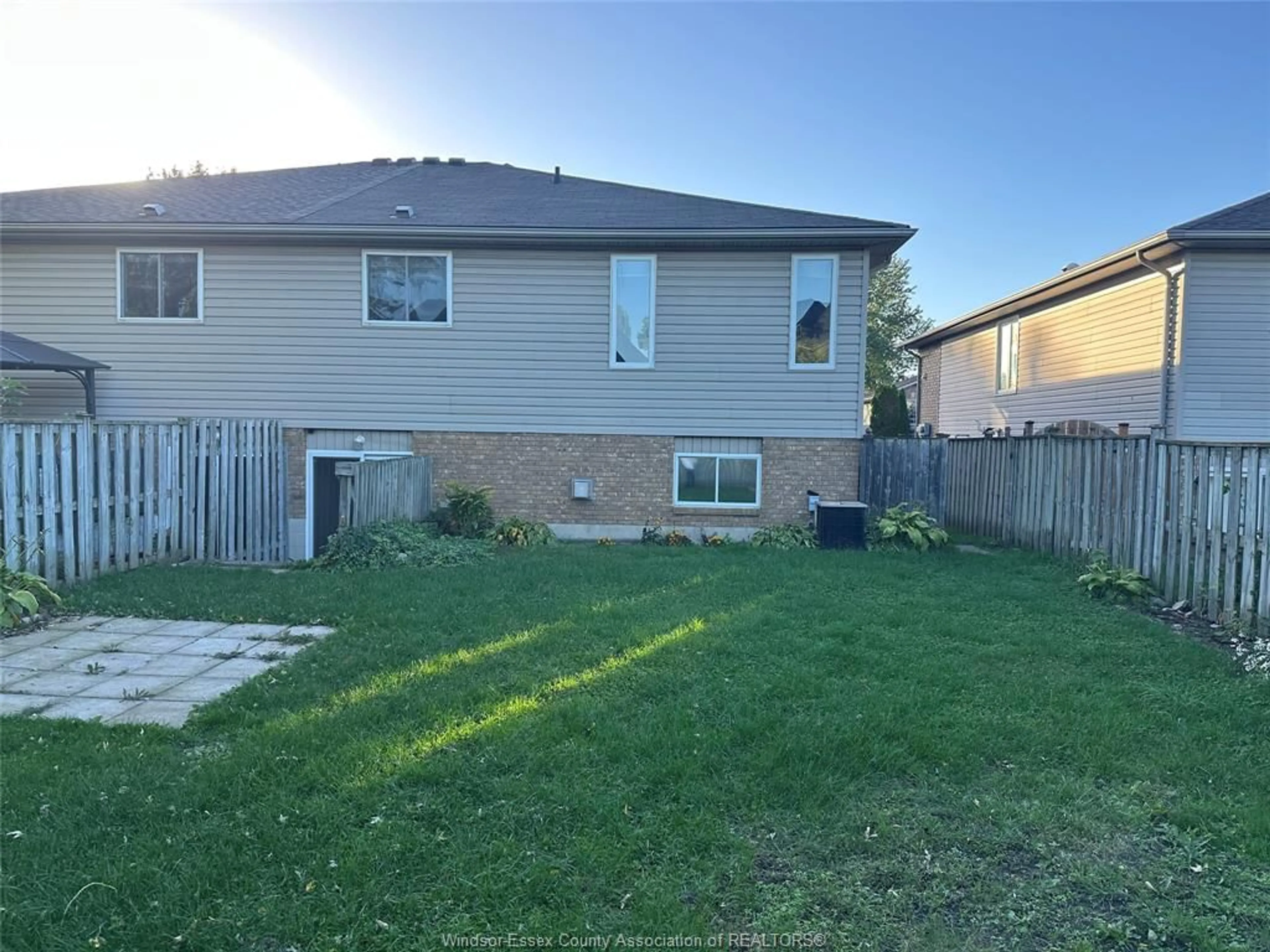 Unknown for 447 MERRILL Ave, LaSalle Ontario N9J 3R2