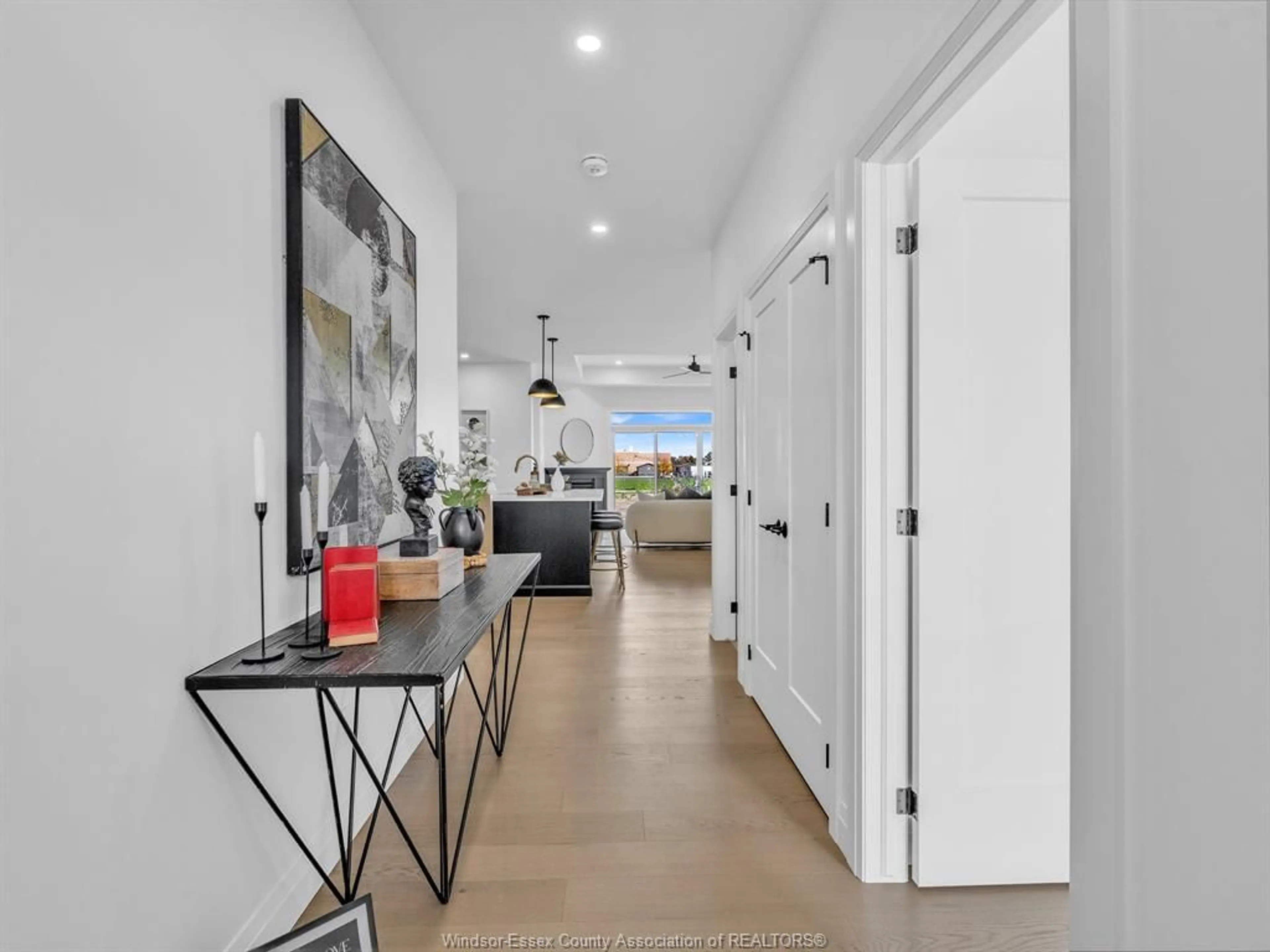 Indoor entryway for 2614 BARKLEY Ave, Windsor Ontario N8P 0E9