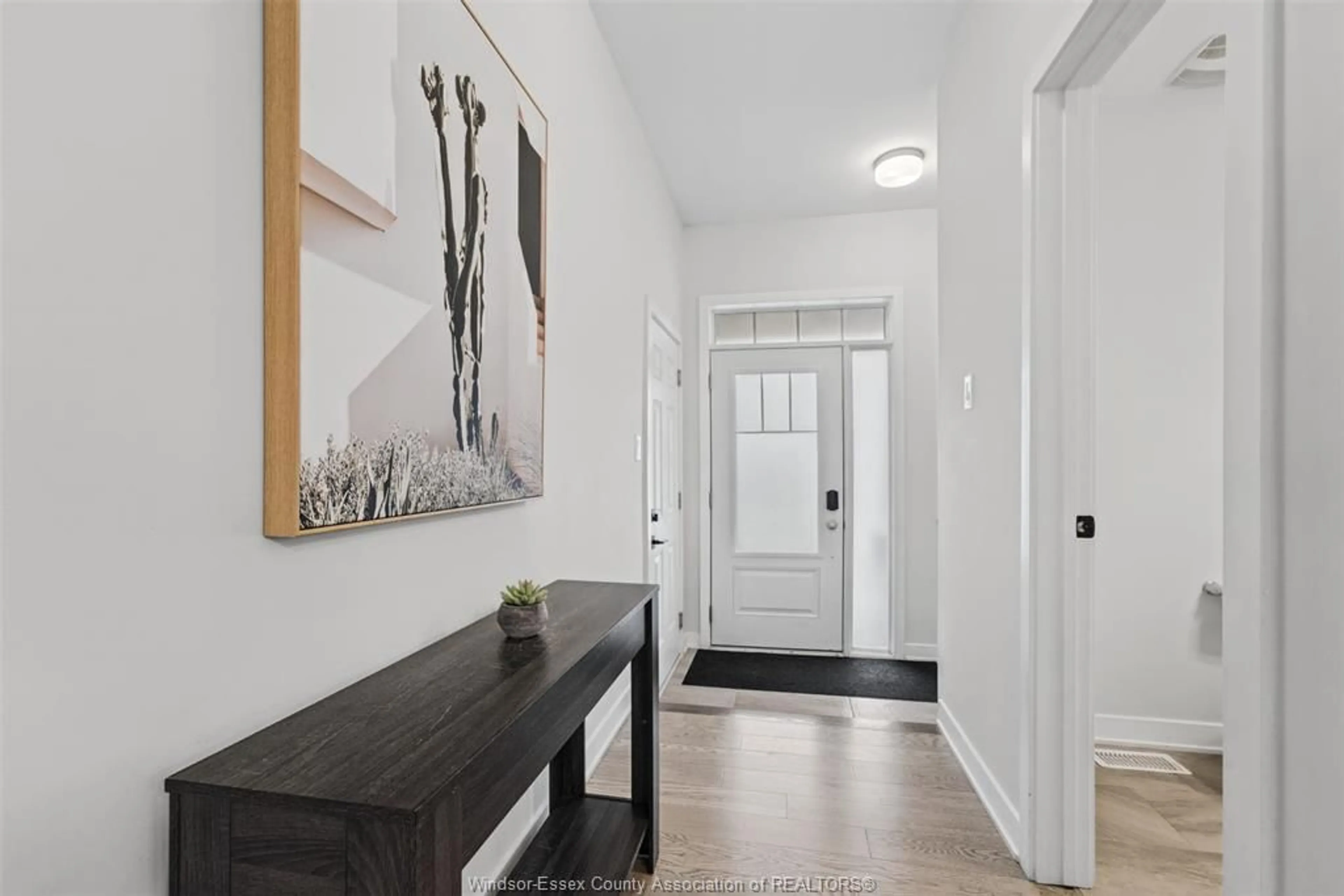 Indoor entryway for 2107 WINSOME Terr, Ottawa Ontario K4A 5N1