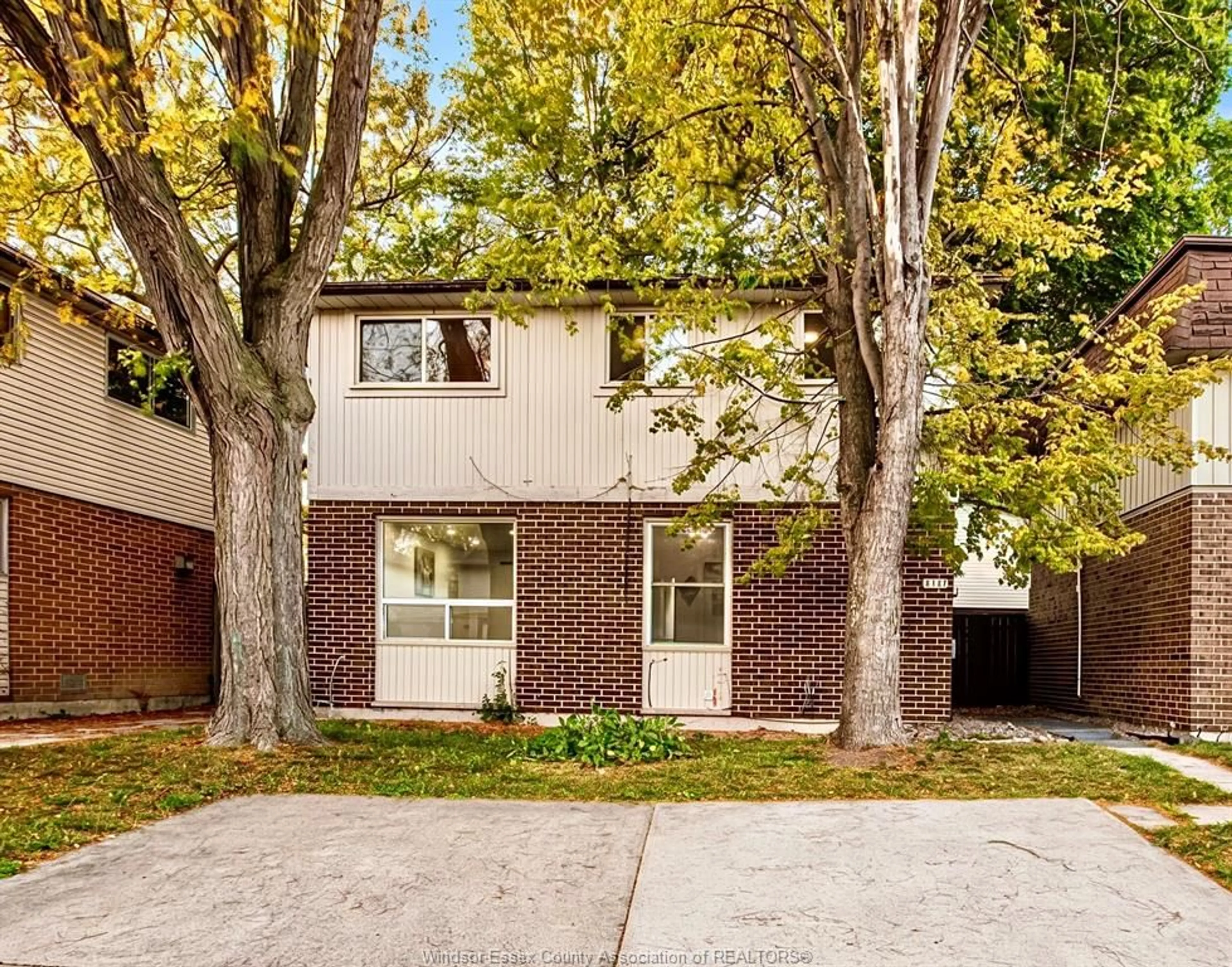 Home with brick exterior material, street for 9370 AIRE Crt, Windsor Ontario N8S 4E6