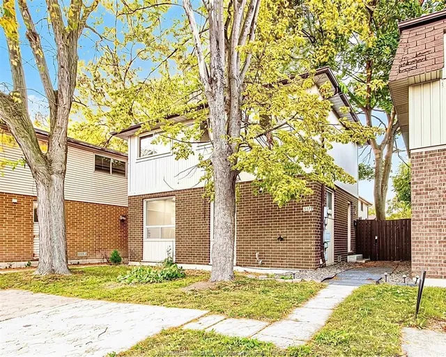 9370 AIRE Crt, Windsor 3