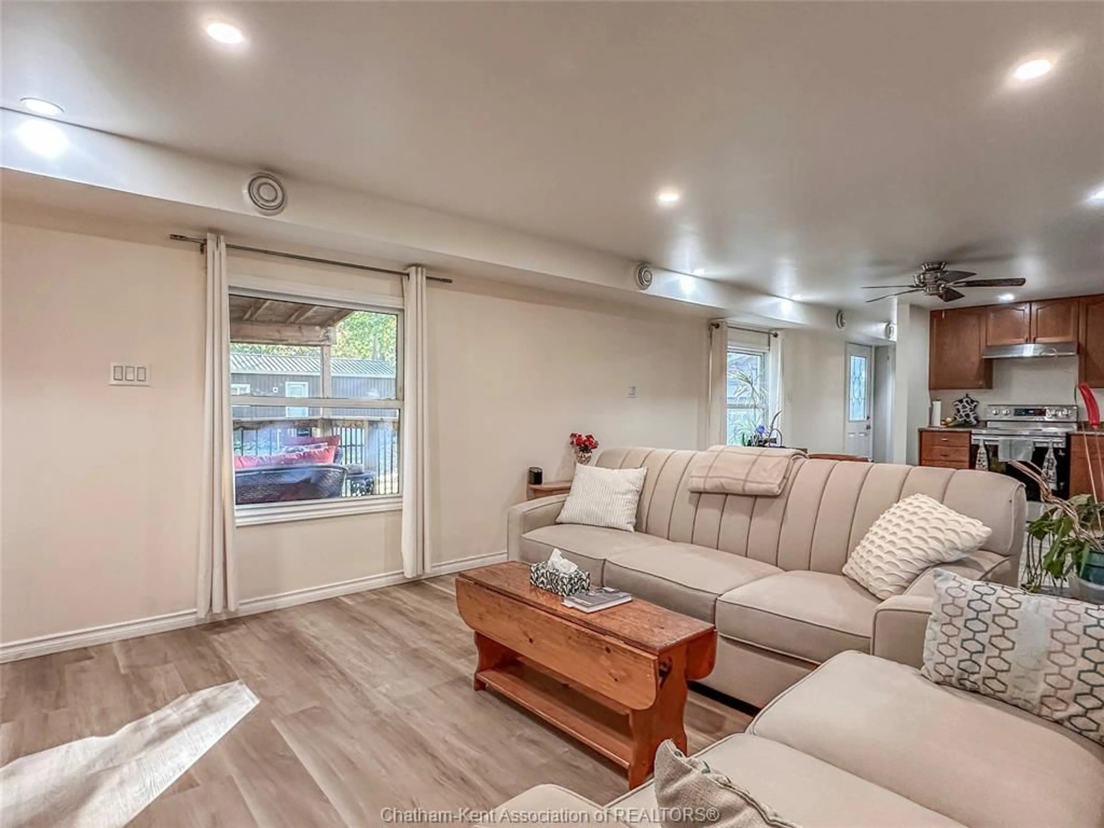 Living room with furniture, wood/laminate floor for 29338 Jane Rd #79, Thamesville Ontario N0P 2K0
