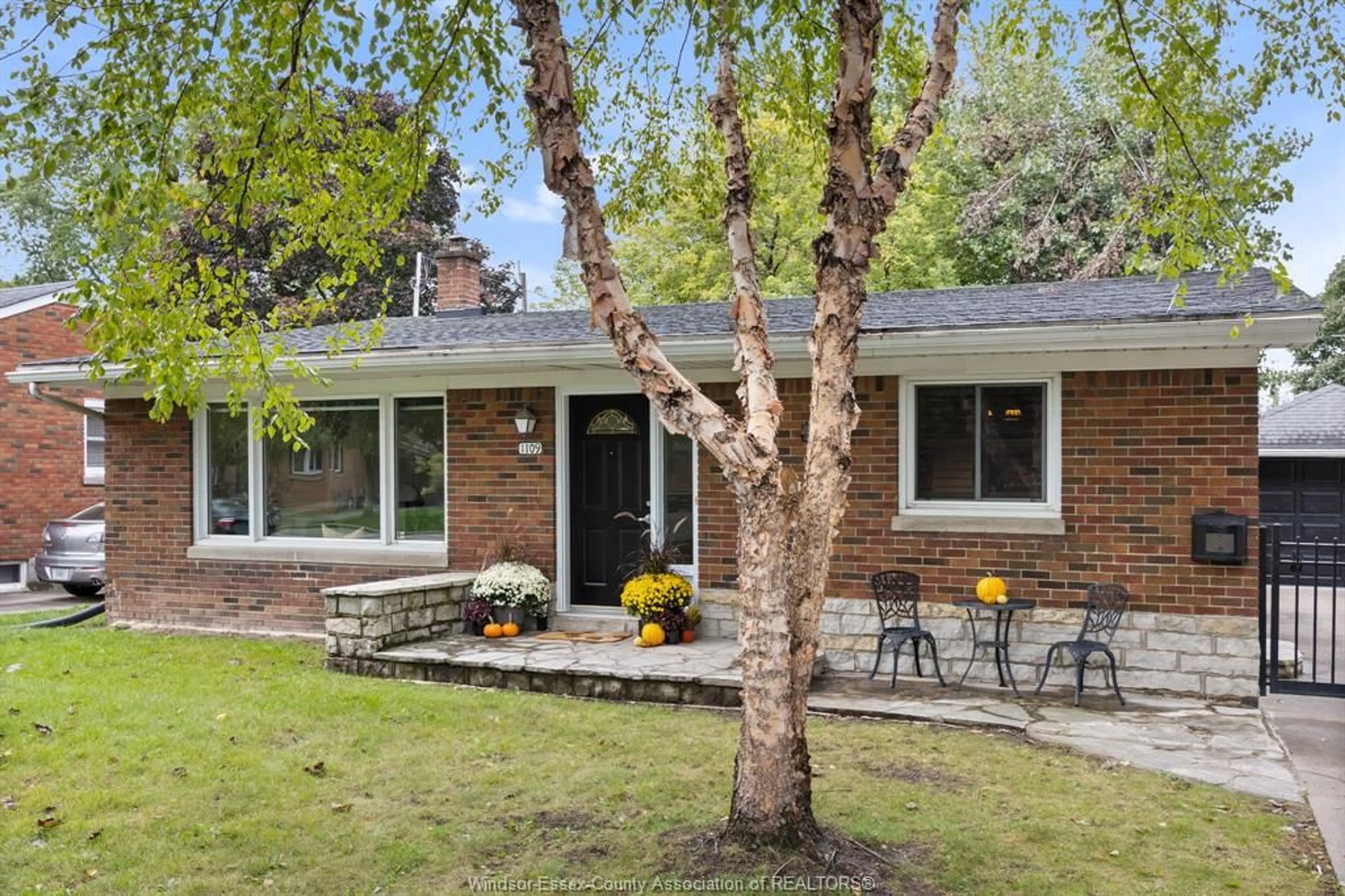 Home with brick exterior material, street for 1109 Parkview Ave, Windsor Ontario N8S 2X8