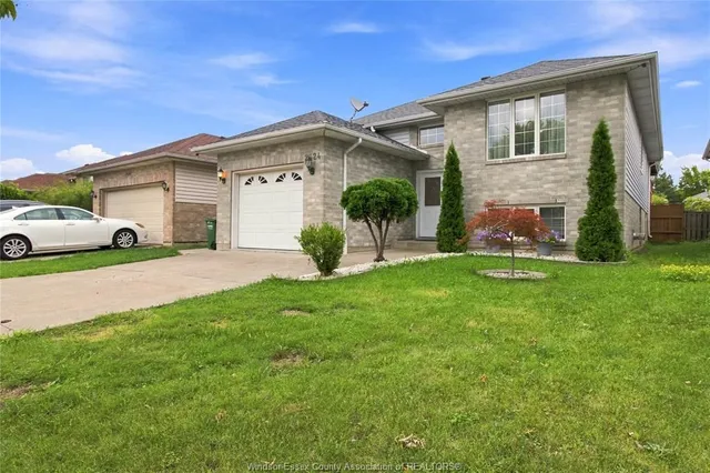2424 TIMBERCREST Ave, Windsor 4