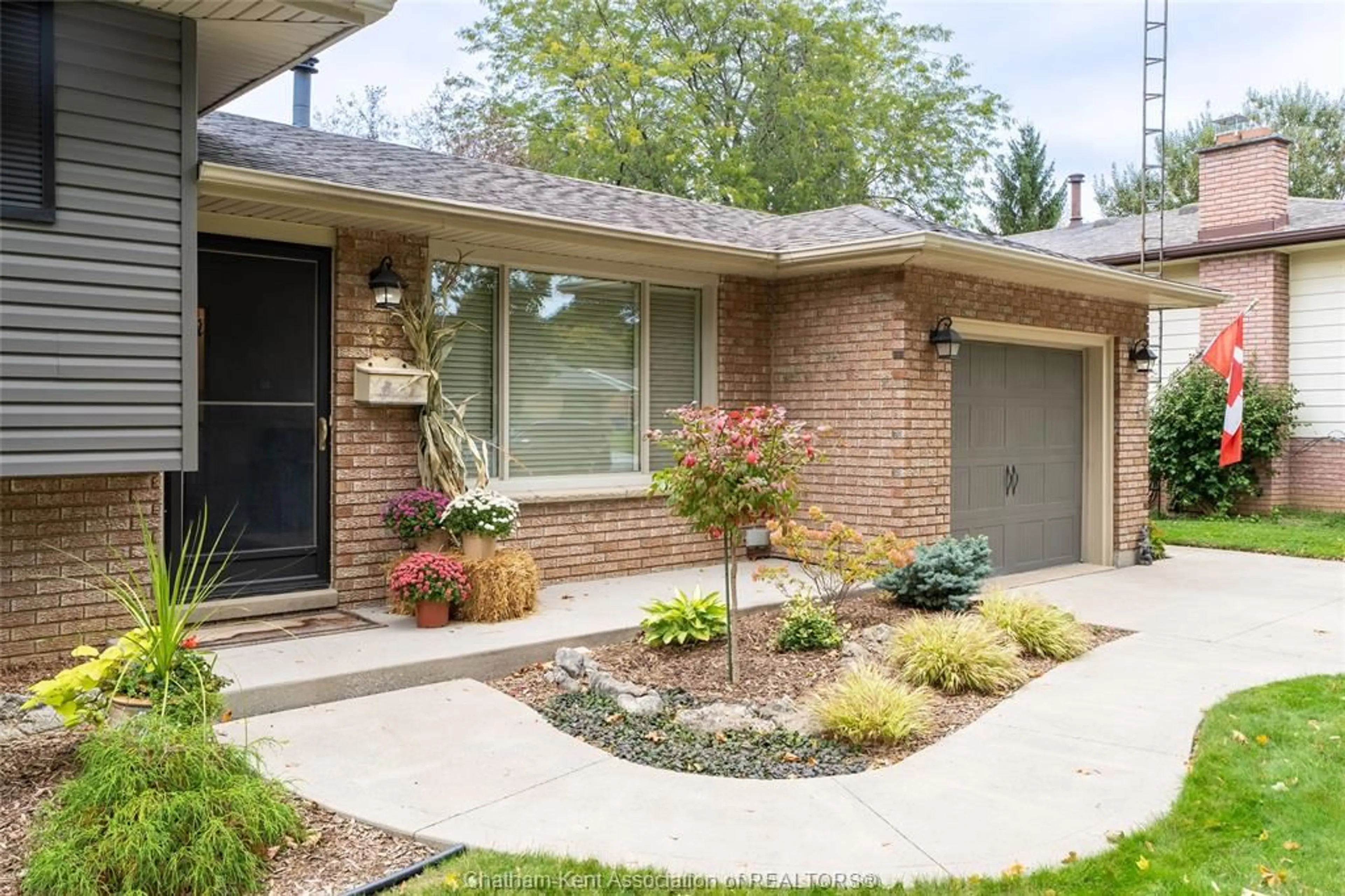 Home with brick exterior material, street for 19 Glengarry Cres, Chatham Ontario N7L 4J1