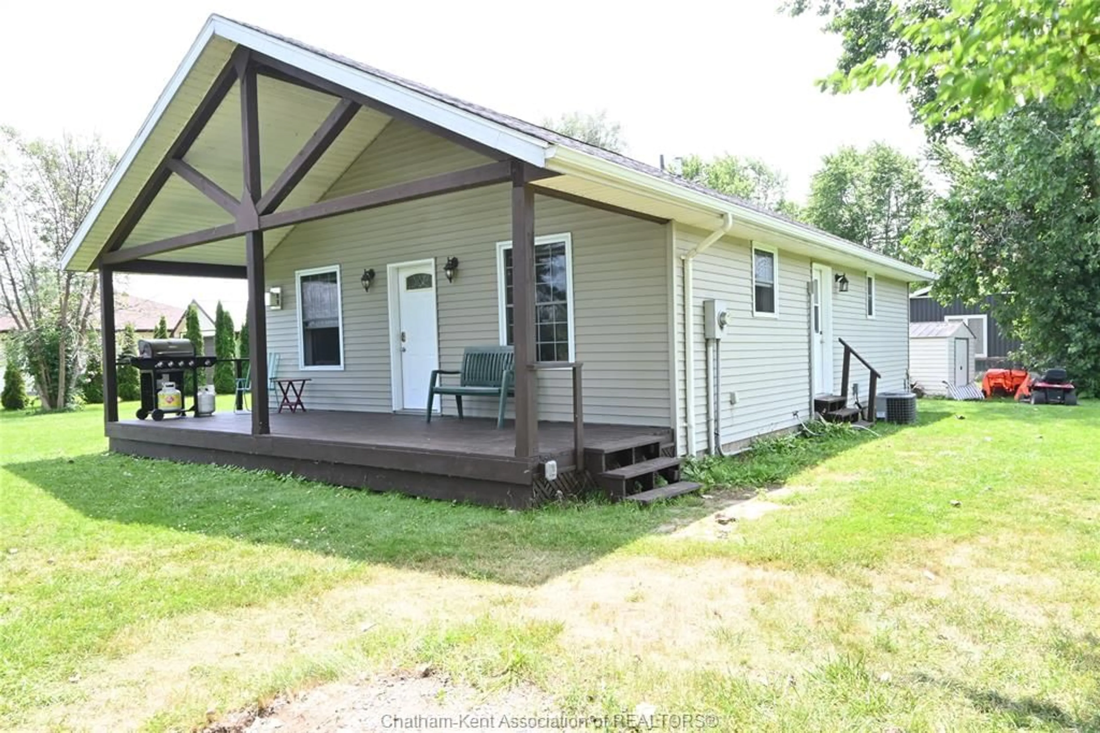 Patio, building for 46 Kent St, Shrewsbury Ontario N0P 1A0