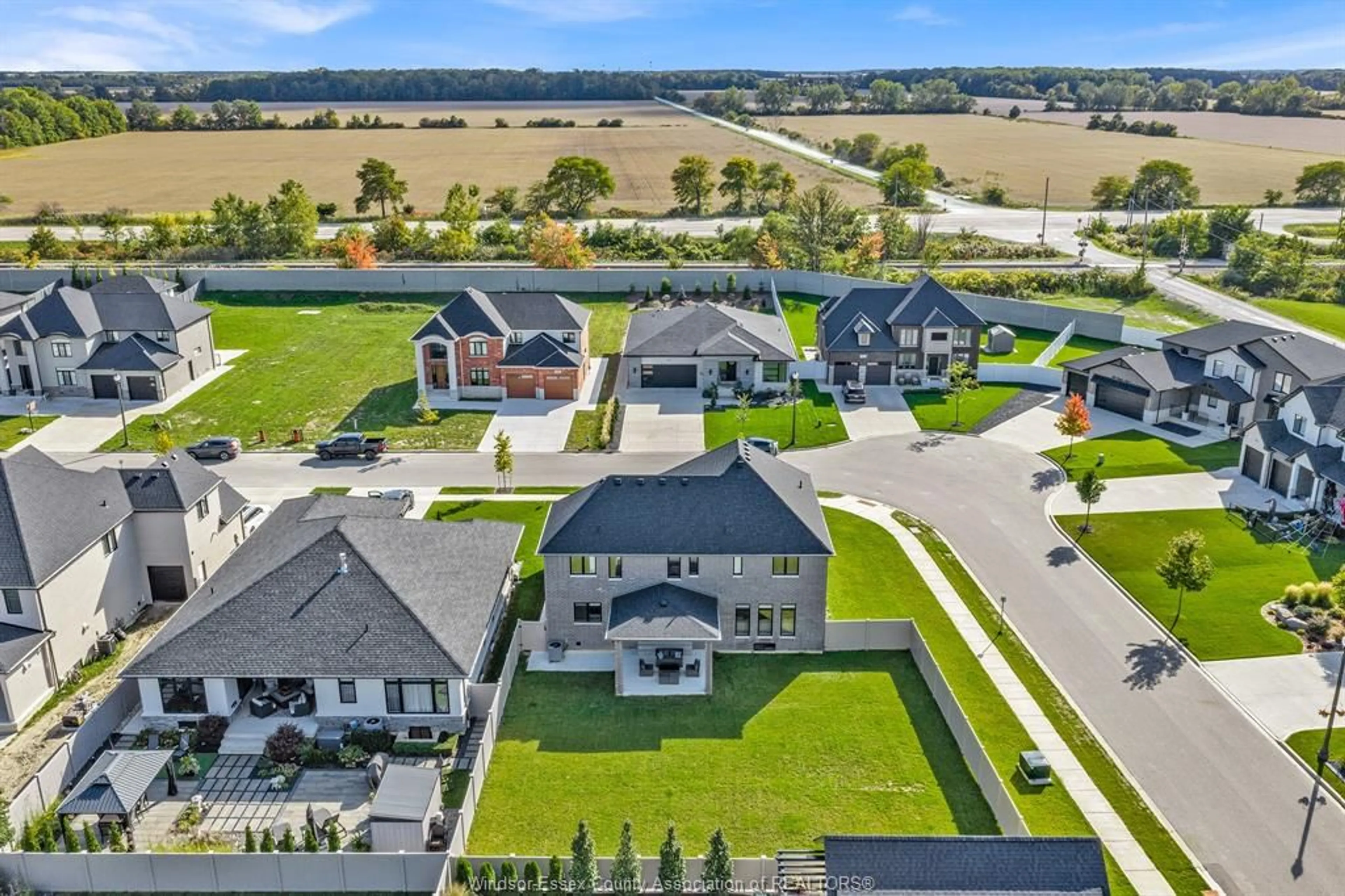 A pic from outside/outdoor area/front of a property/back of a property/a pic from drone, unknown for 372 WATER Ave, Lakeshore Ontario N0R 1A0