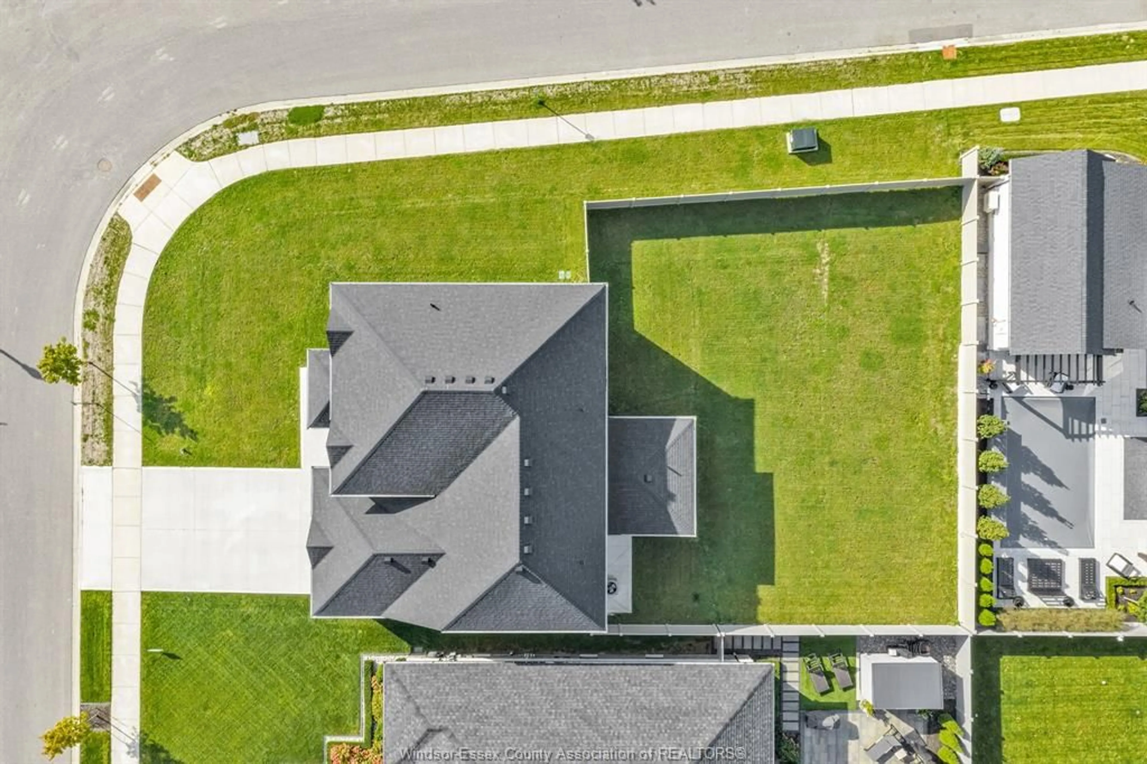 A pic from outside/outdoor area/front of a property/back of a property/a pic from drone, street for 372 WATER Ave, Lakeshore Ontario N0R 1A0