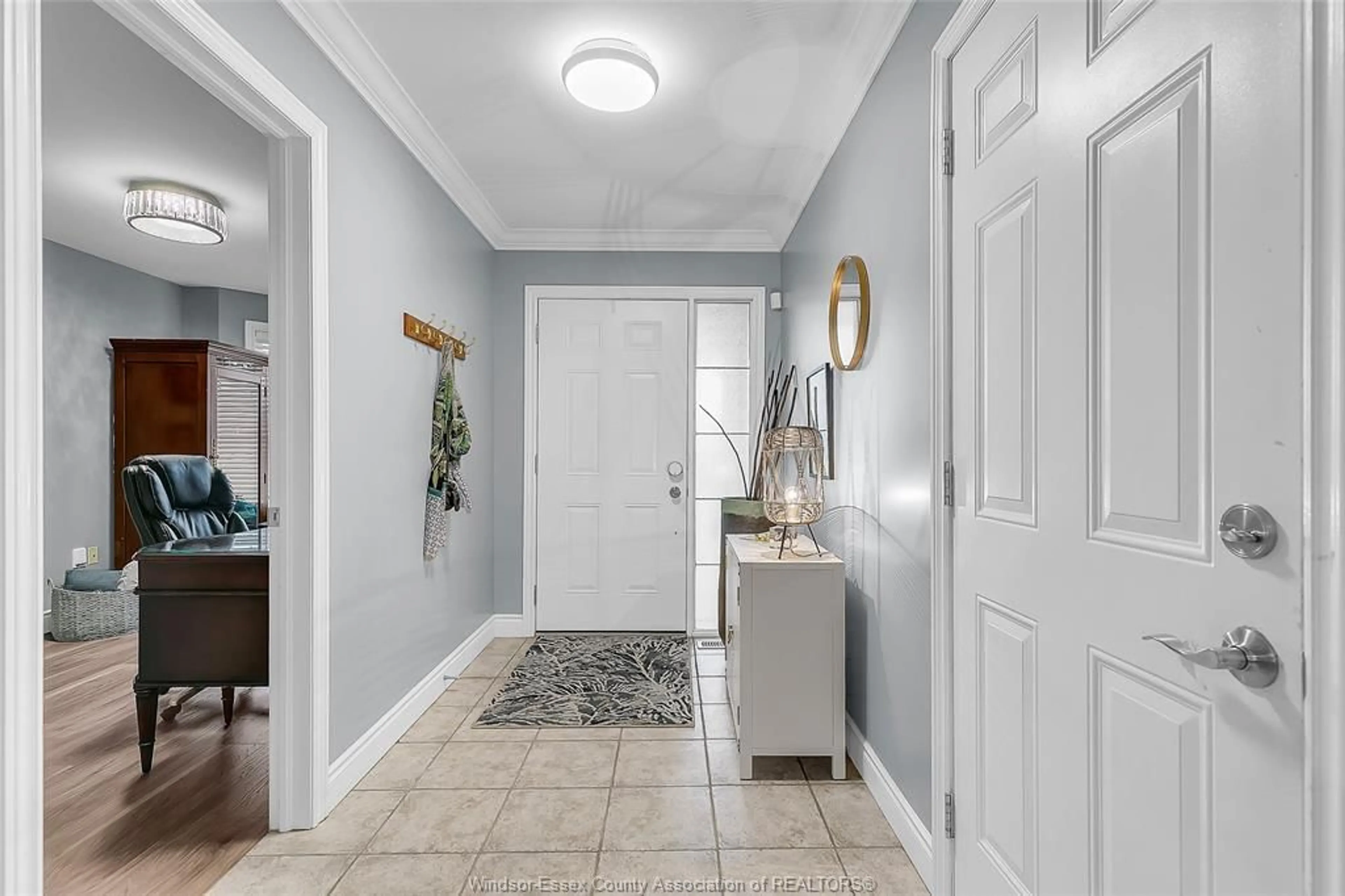 Indoor entryway for 1506 D'AMORE Dr, LaSalle Ontario N9H 0A5