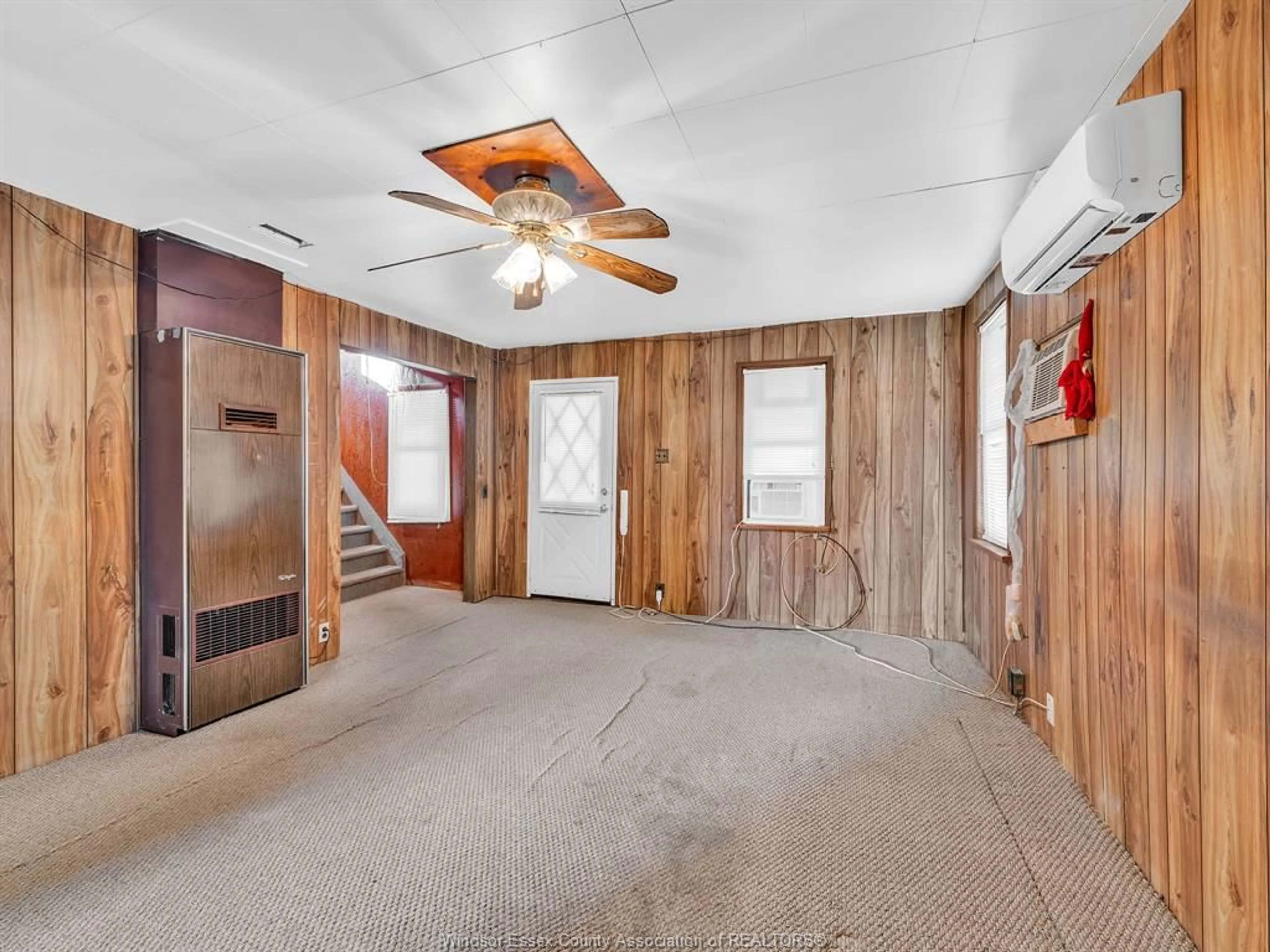 Indoor foyer for 263 BROCK, Amherstburg Ontario N9V 2H4