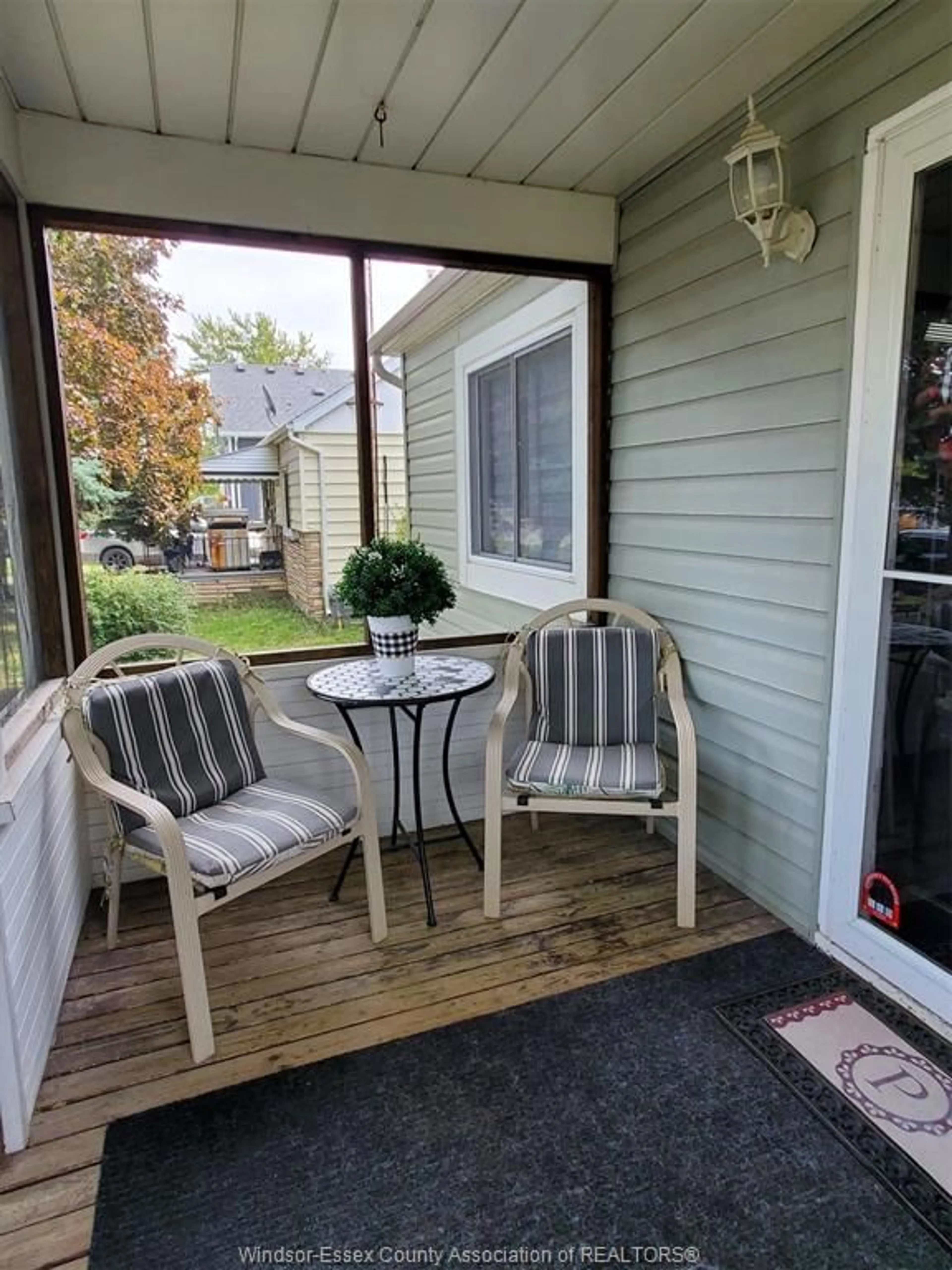 Patio, street for 25 ST CLAIR St, Tilbury Ontario N0P 2L0-