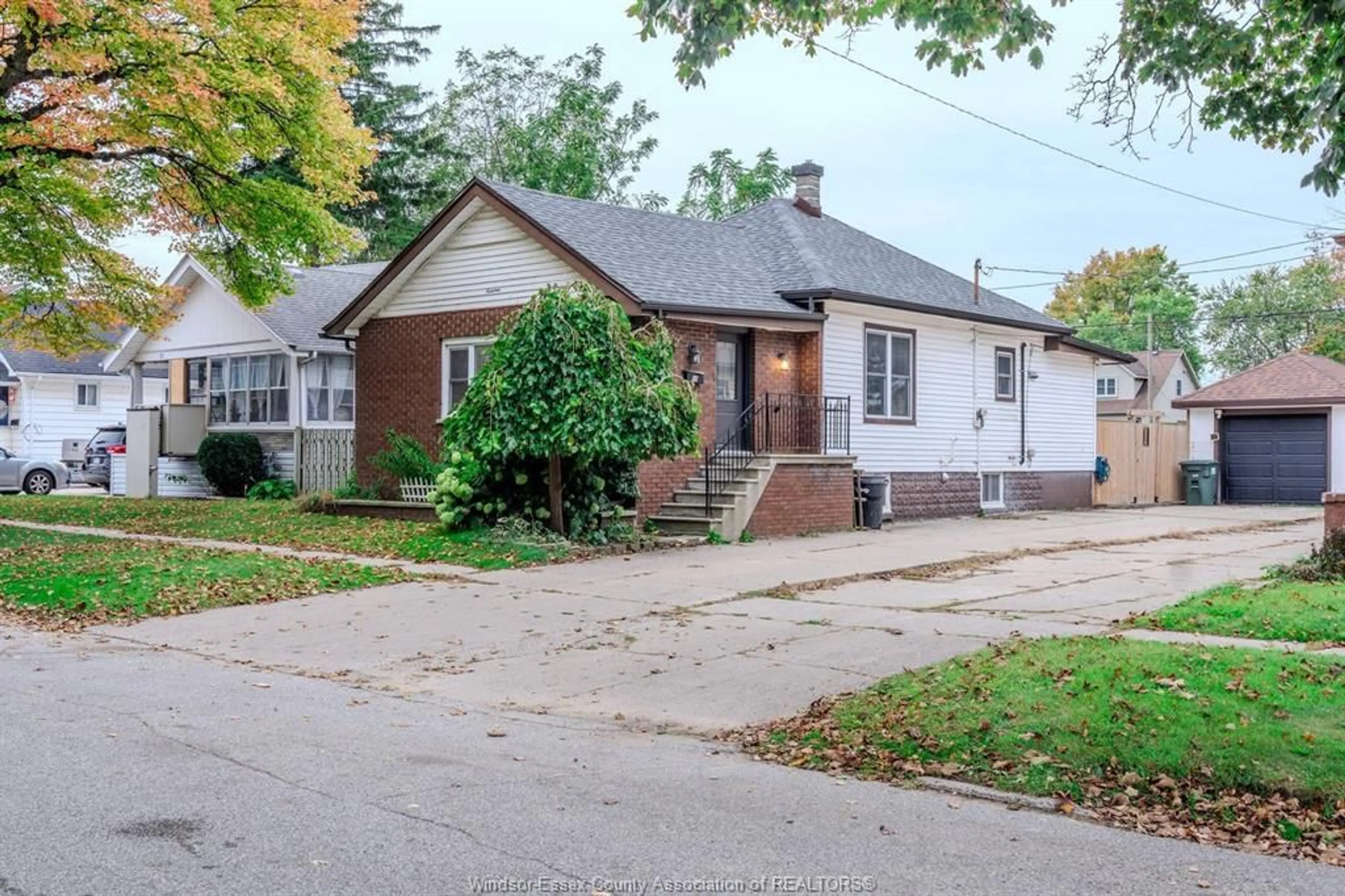 Home with brick exterior material, street for 19 ONTARIO St, Leamington Ontario N8Y 2T3