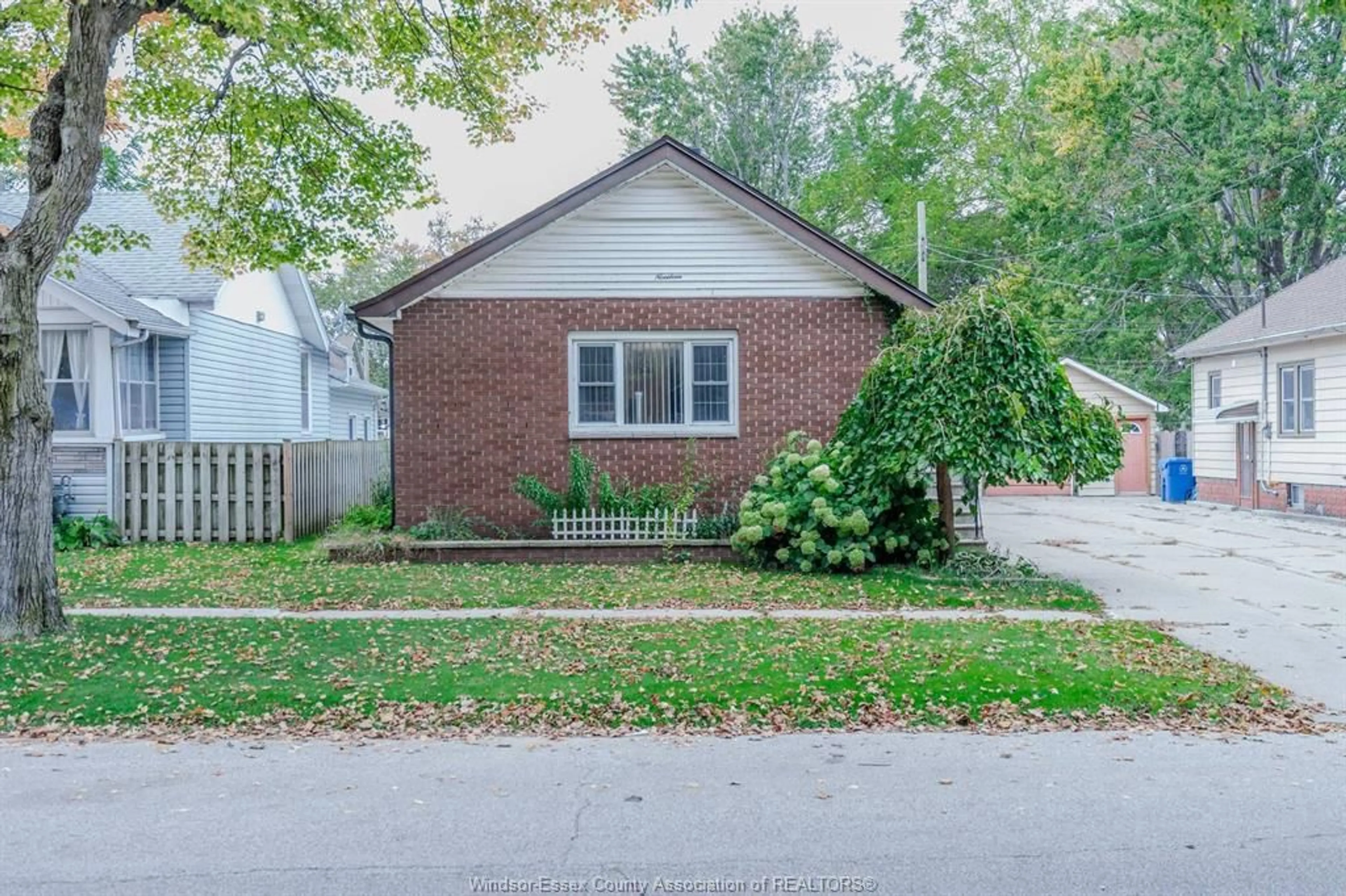 Home with brick exterior material, street for 19 ONTARIO St, Leamington Ontario N8Y 2T3