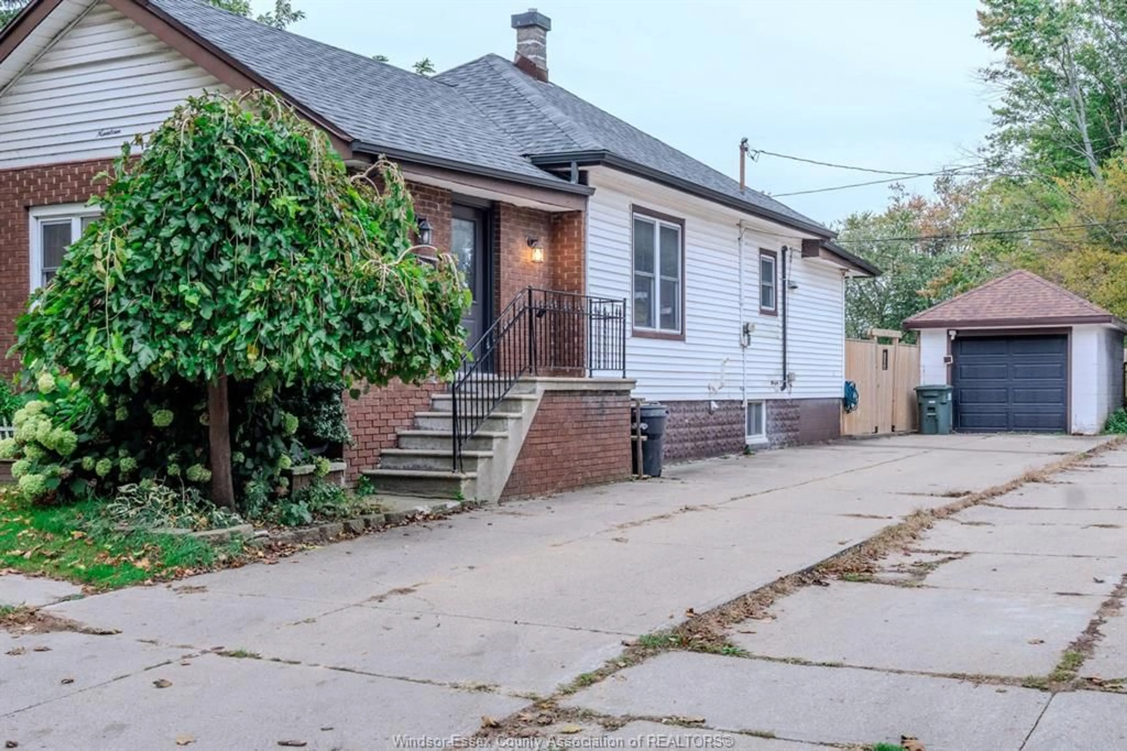Home with brick exterior material, street for 19 ONTARIO St, Leamington Ontario N8Y 2T3