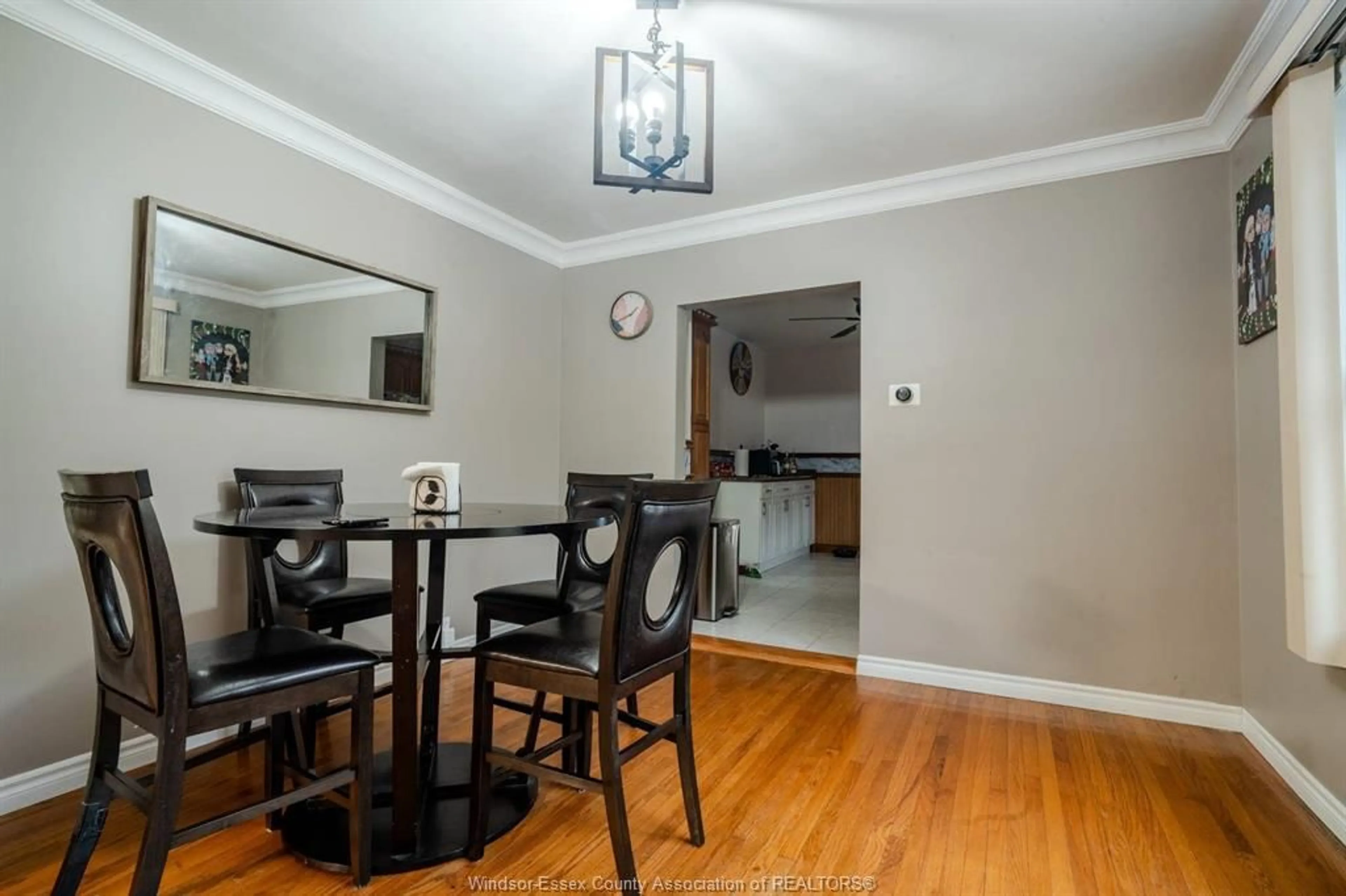 Dining room, wood/laminate floor for 19 ONTARIO St, Leamington Ontario N8Y 2T3