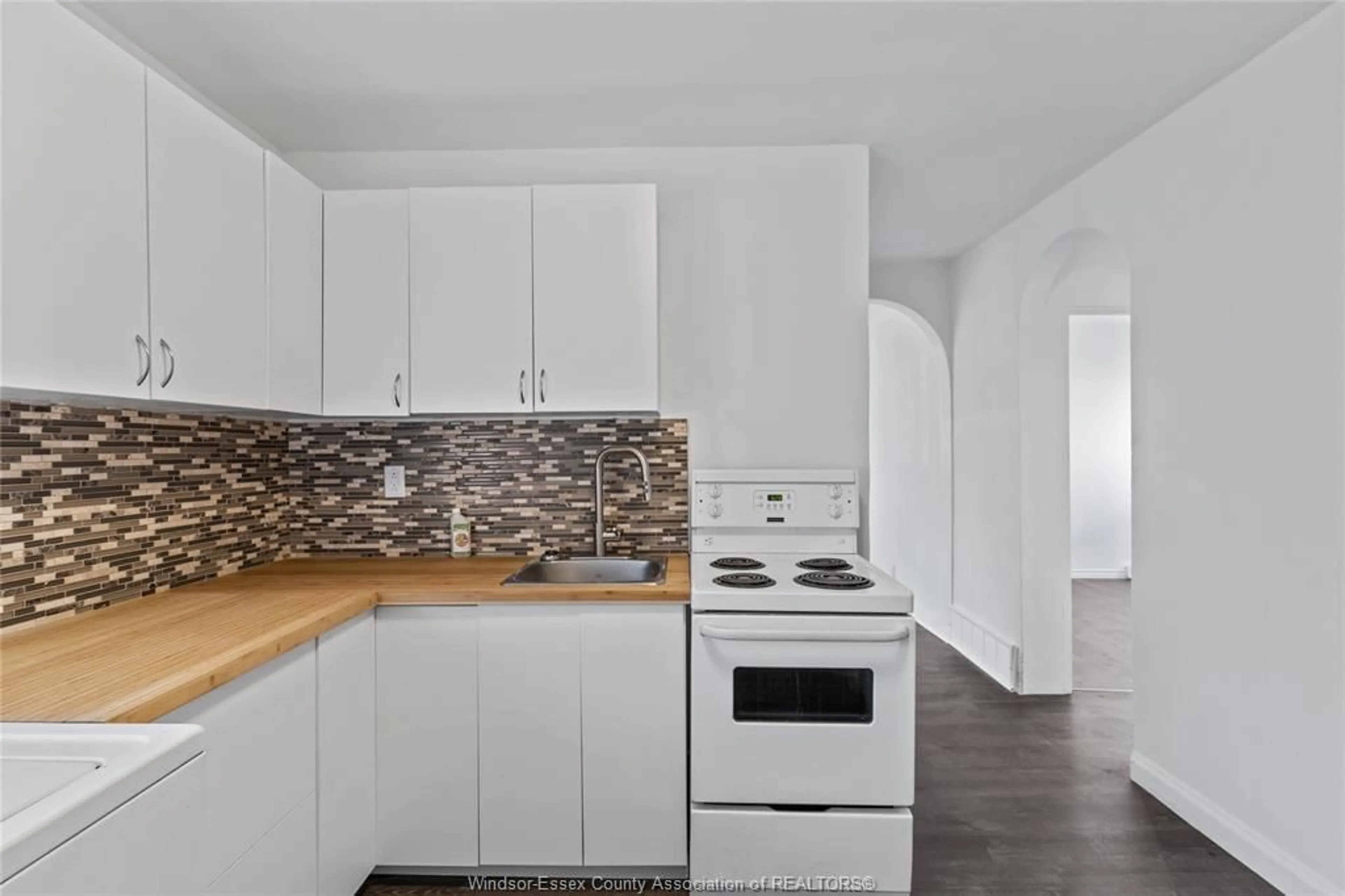 Standard kitchen, unknown for 614 ELLIOTT St, Windsor Ontario N9A 3S2