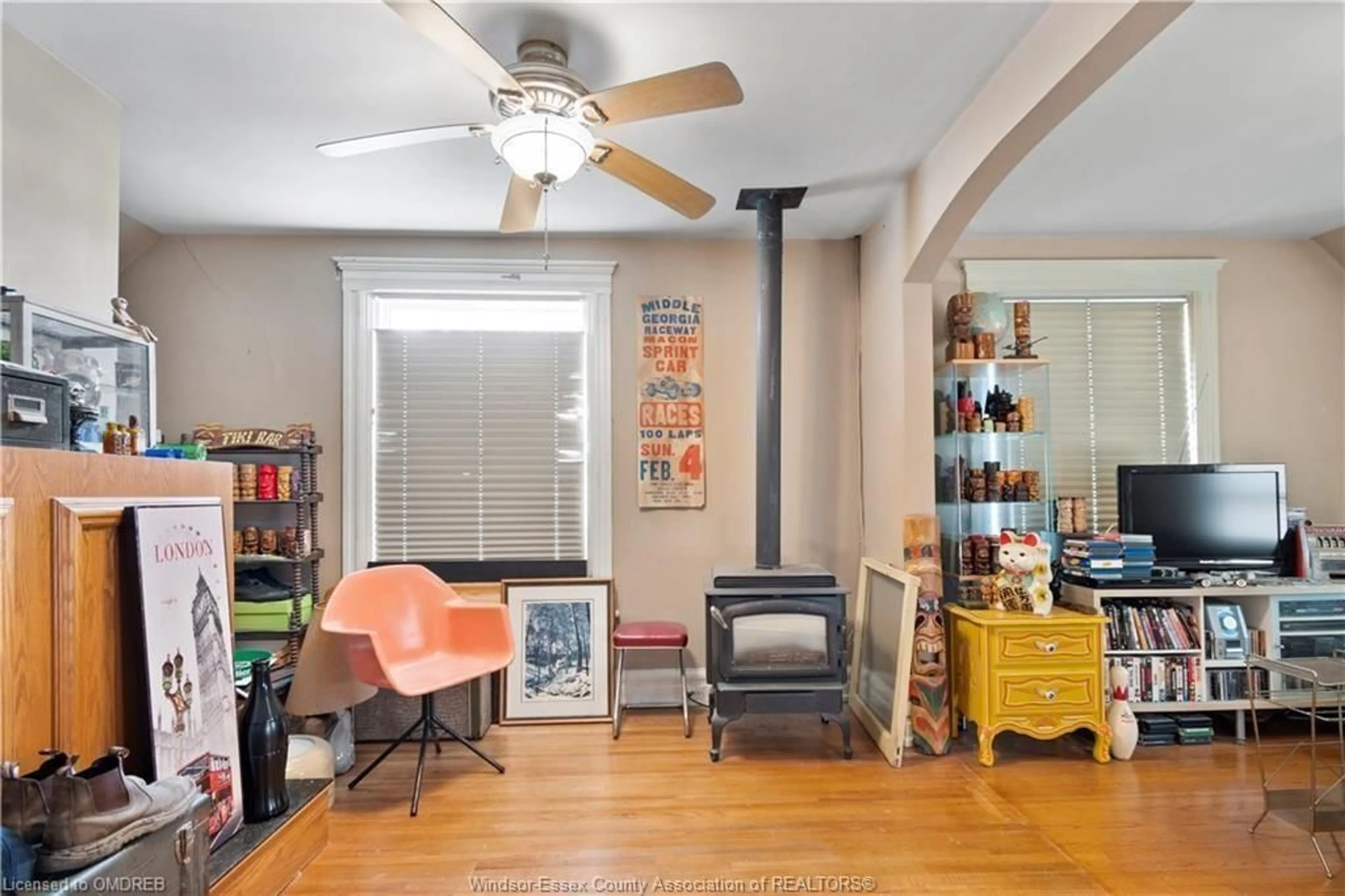 Living room with furniture, unknown for 39 RUSSELL St, Leamington Ontario N8H 1V1