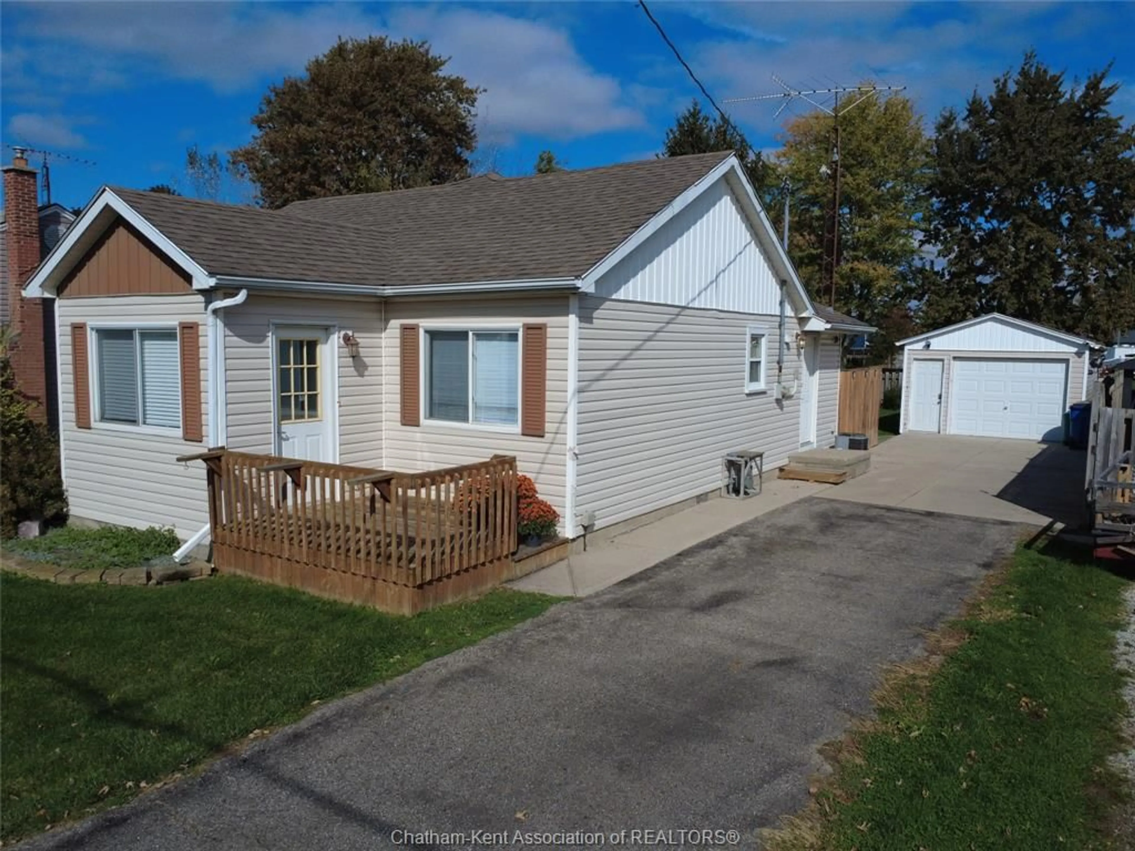 A pic from outside/outdoor area/front of a property/back of a property/a pic from drone, street for 20977 Mahler St, Charing Cross Ontario N0P 1G0