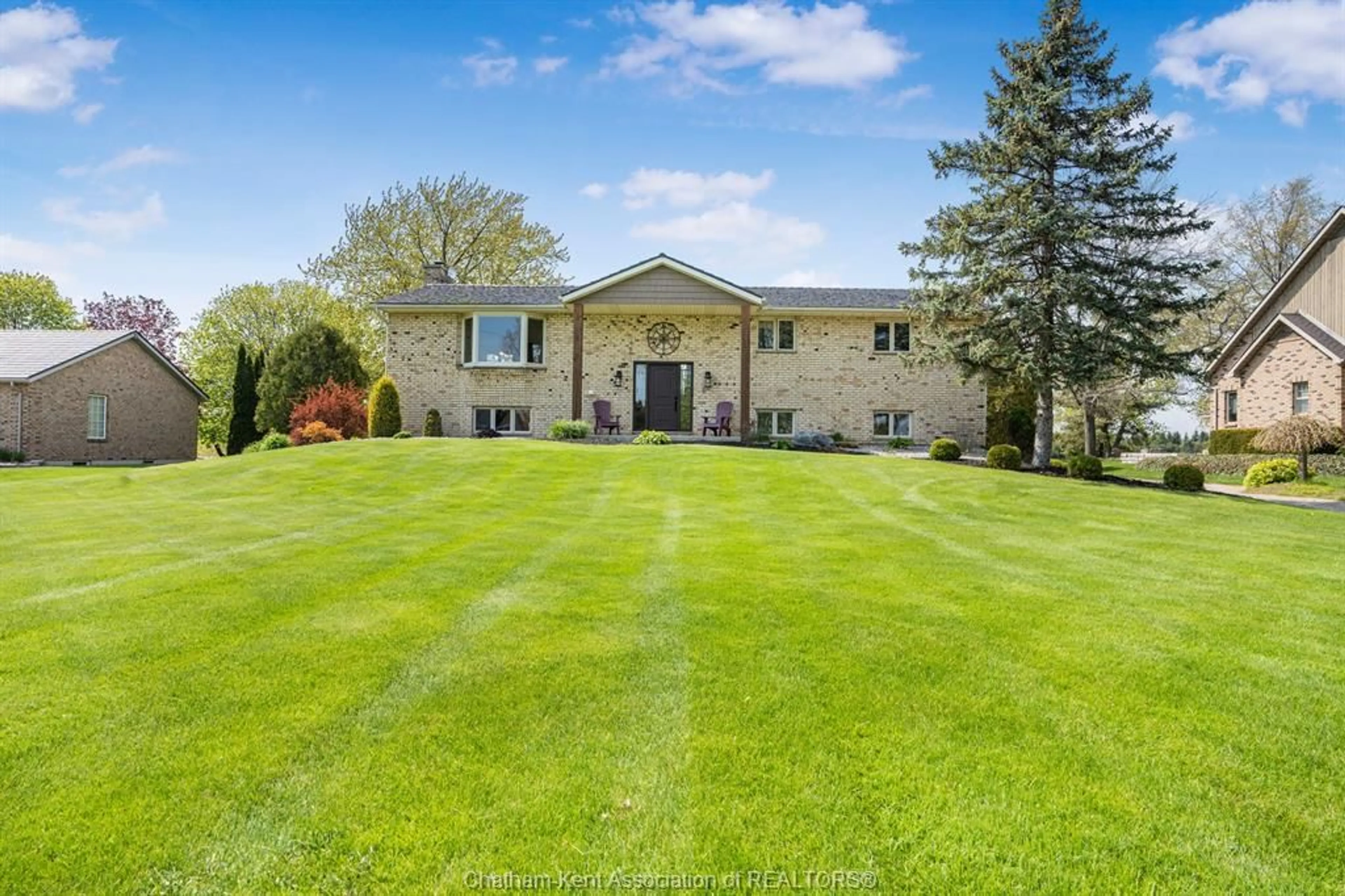 A pic from outside/outdoor area/front of a property/back of a property/a pic from drone, unknown for 10609 Lakeview Dr, Harwich Township Ontario N7M 5J3