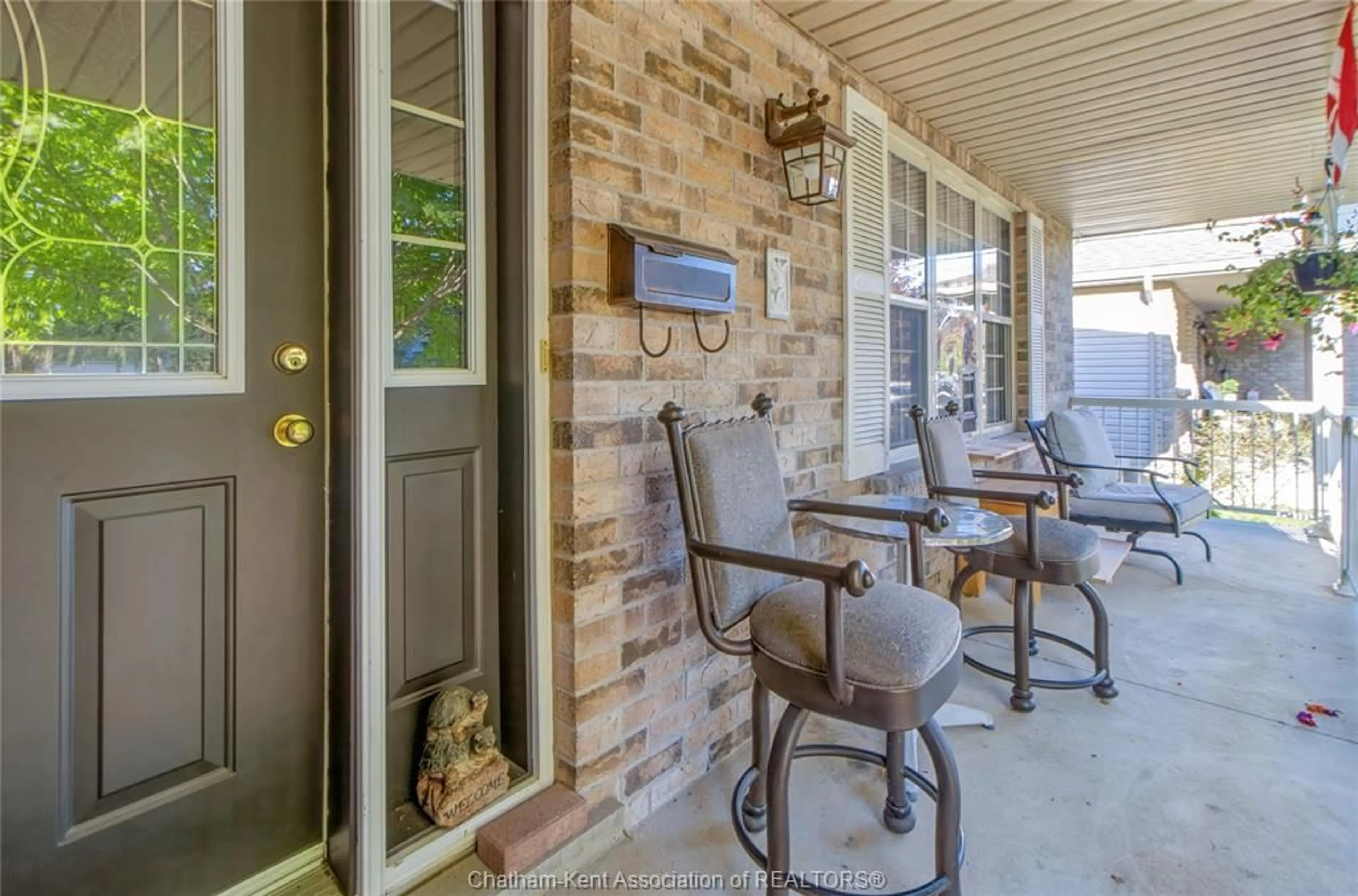 Patio, street for 913 St George St, Norfolk County Ontario N0A 1N0