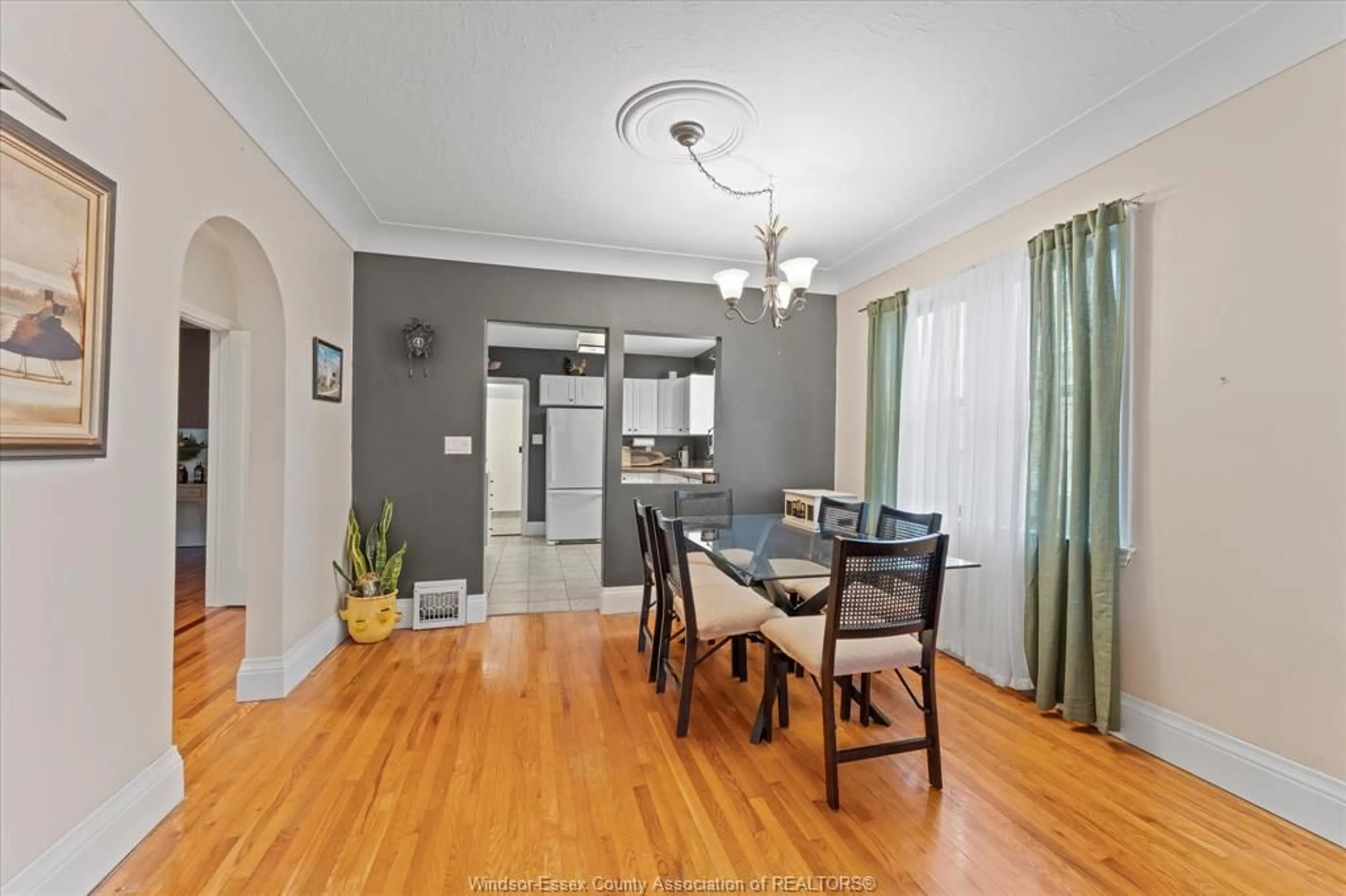 Dining room, wood/laminate floor for 1746 Alexis Rd, Windsor Ontario N8Y 4P5