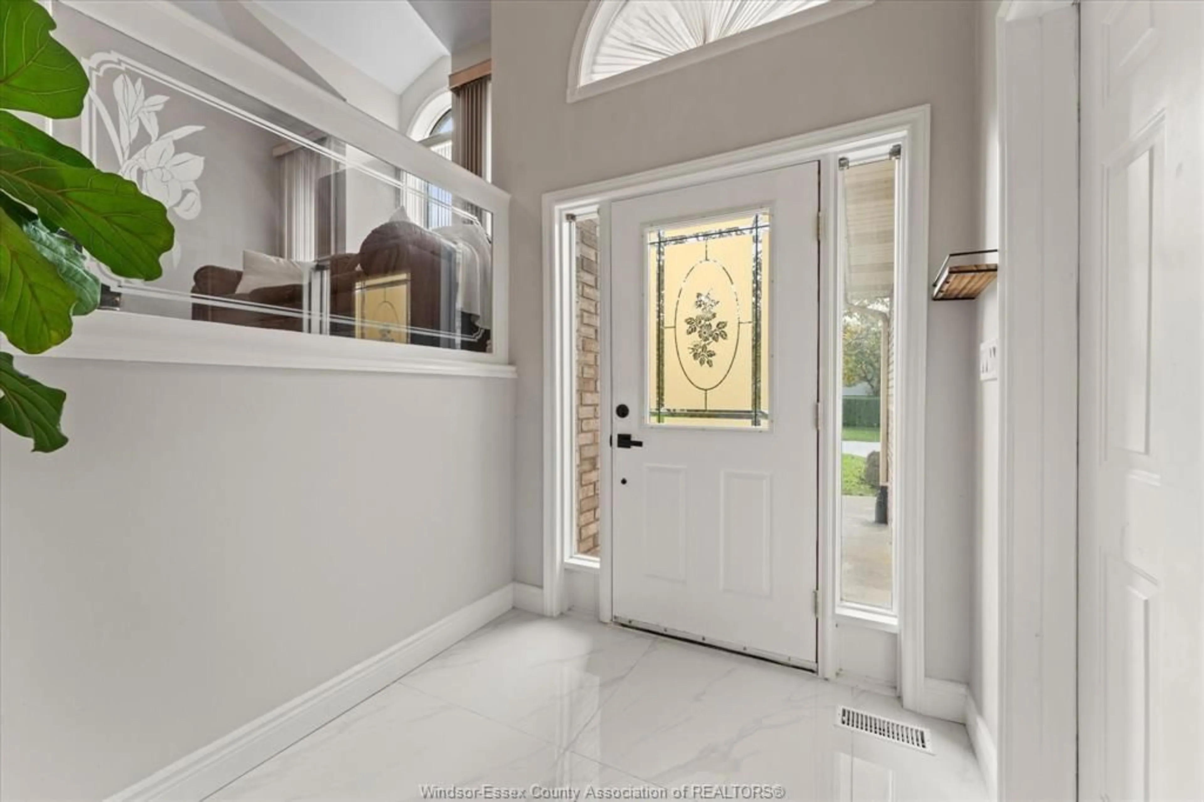 Indoor entryway for 2820 Wildberry Cres, Tecumseh Ontario N9K 1C2