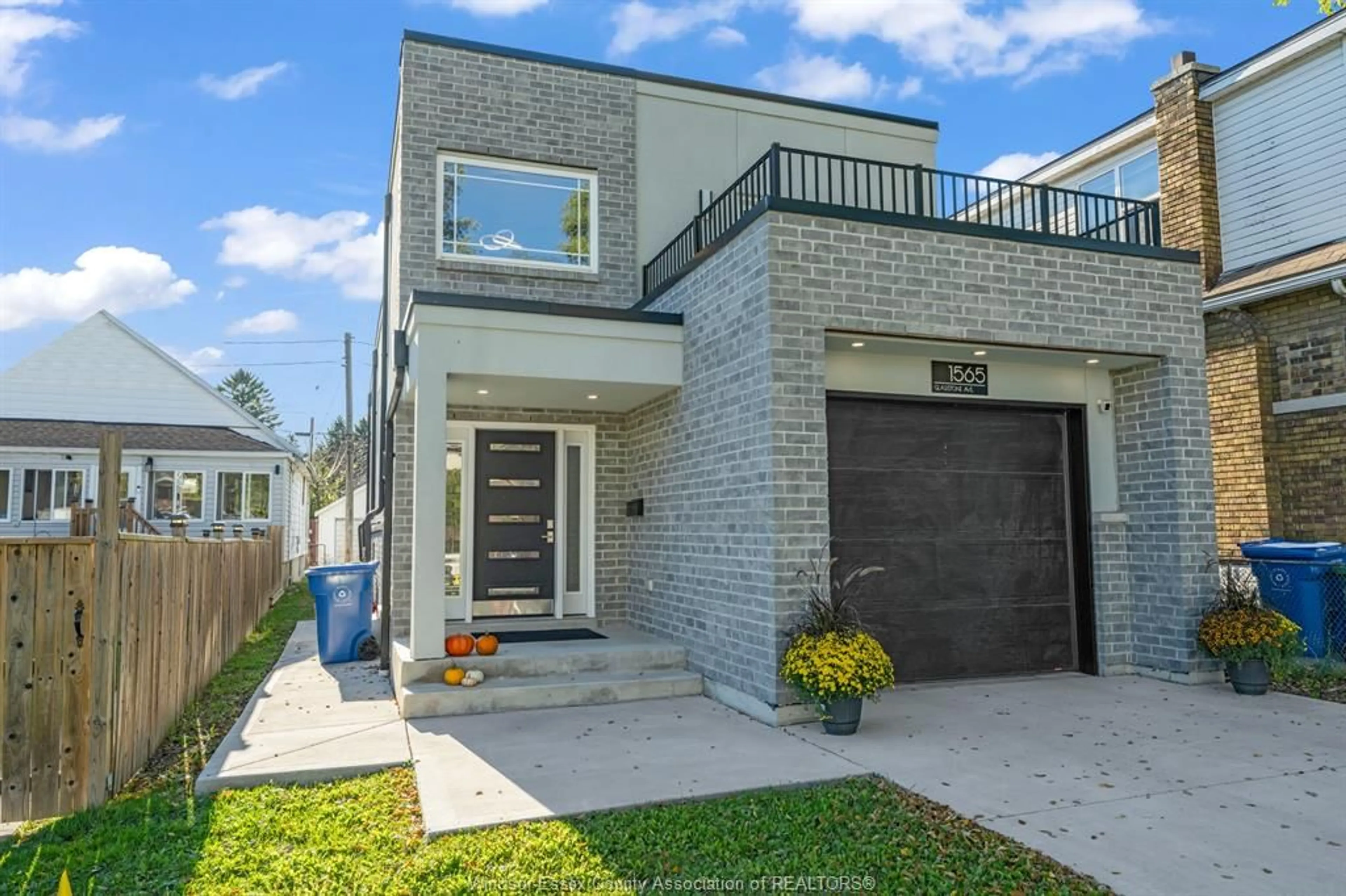 Home with brick exterior material, street for 1565 GLADSTONE Ave, Windsor Ontario N8X 1Z3