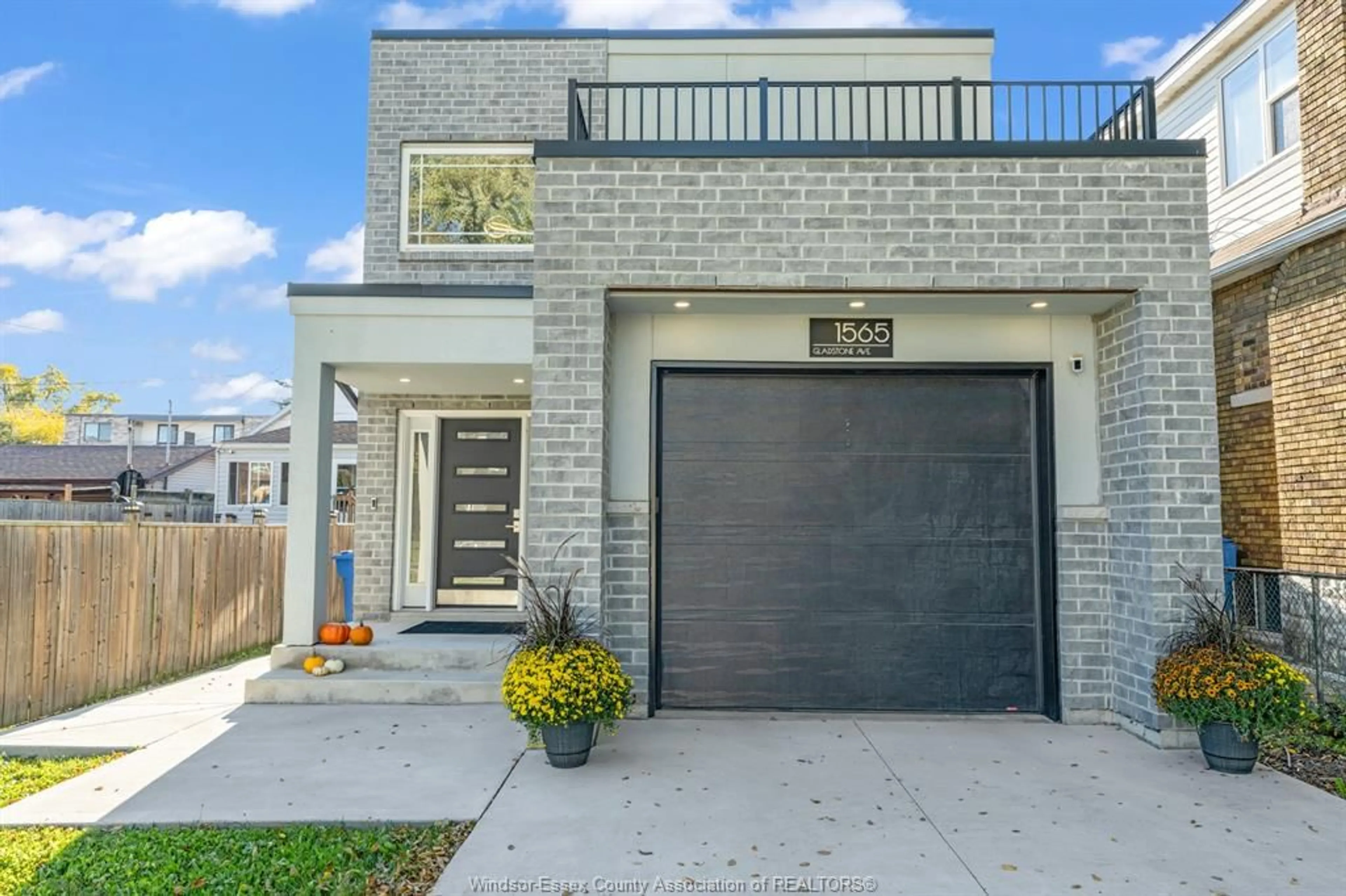 Home with brick exterior material, street for 1565 GLADSTONE Ave, Windsor Ontario N8X 1Z3