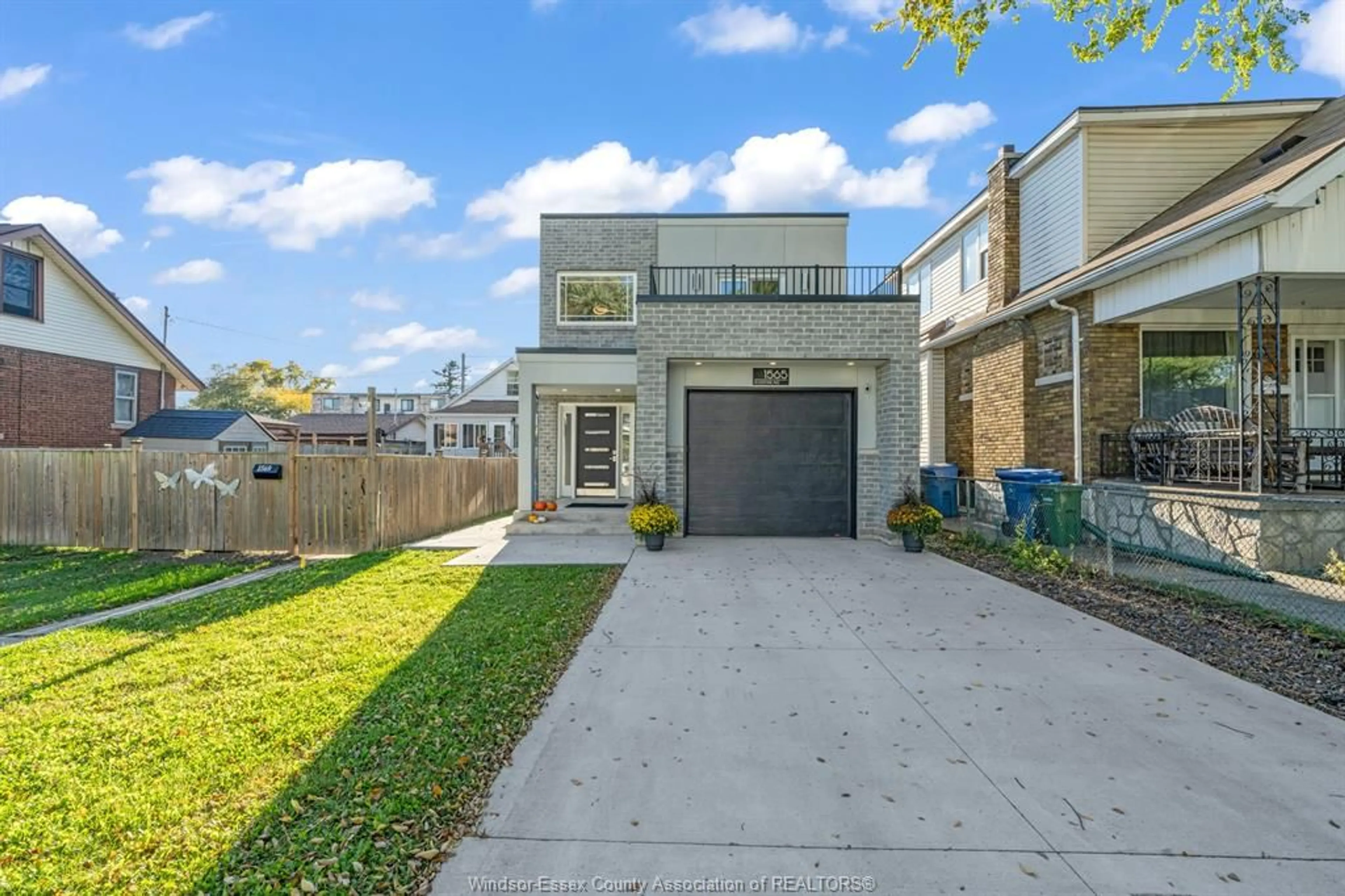 Home with brick exterior material, street for 1565 GLADSTONE Ave, Windsor Ontario N8X 1Z3