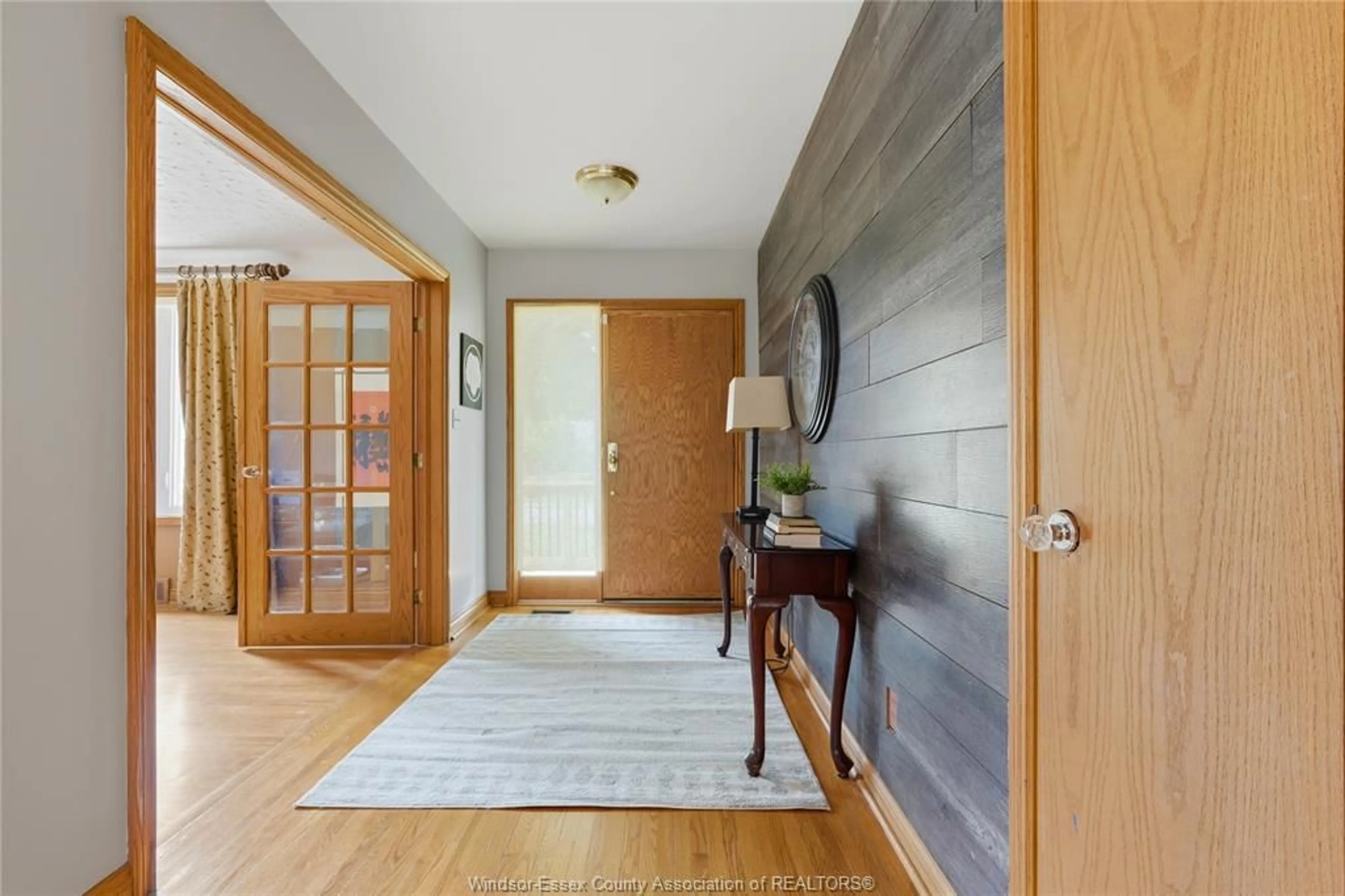 Indoor entryway for 2574 BUCKINGHAM, Windsor Ontario N8T 2B6