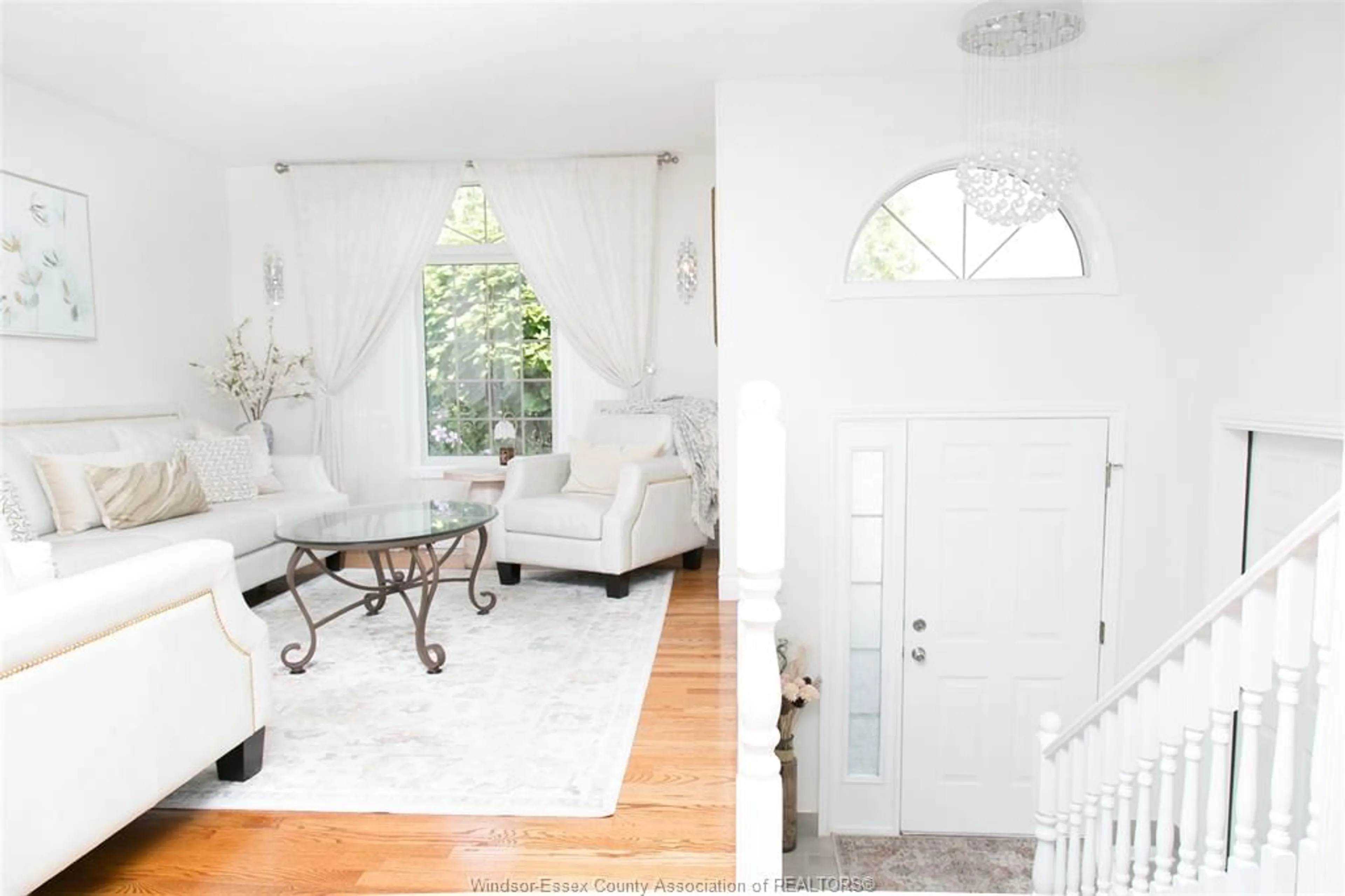 Indoor entryway for 4751 JULIET Cres, Windsor Ontario N9G 3B7