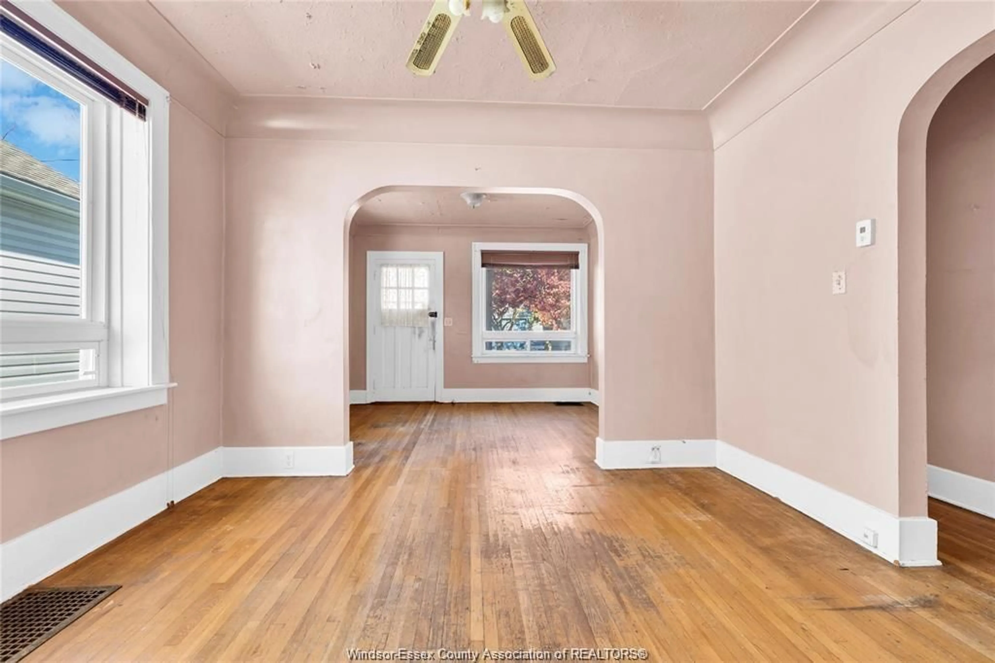 A pic of a room for 2379 George, Windsor Ontario N8W 4M3