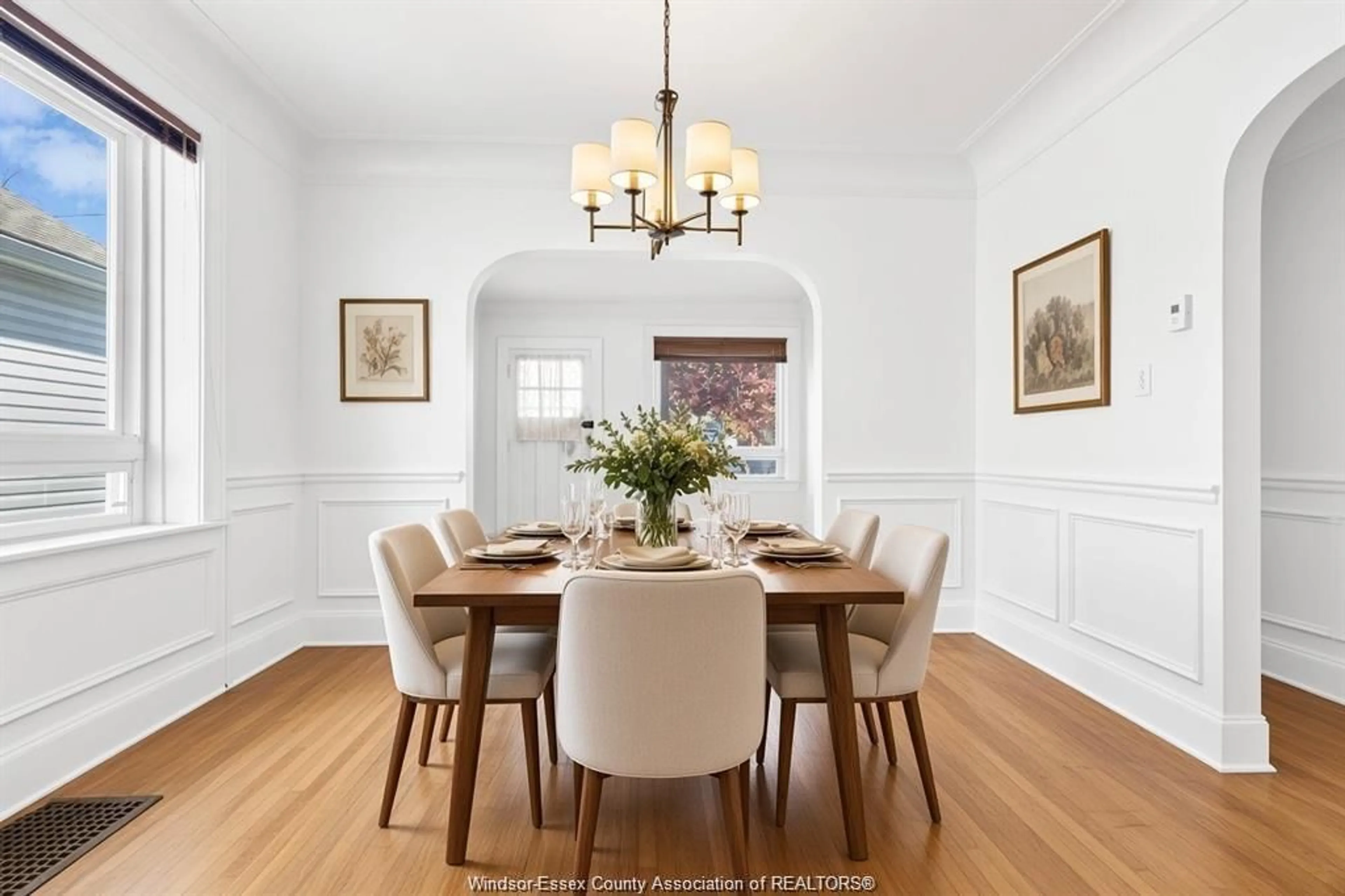 Dining room, wood/laminate floor for 2379 George, Windsor Ontario N8W 4M3