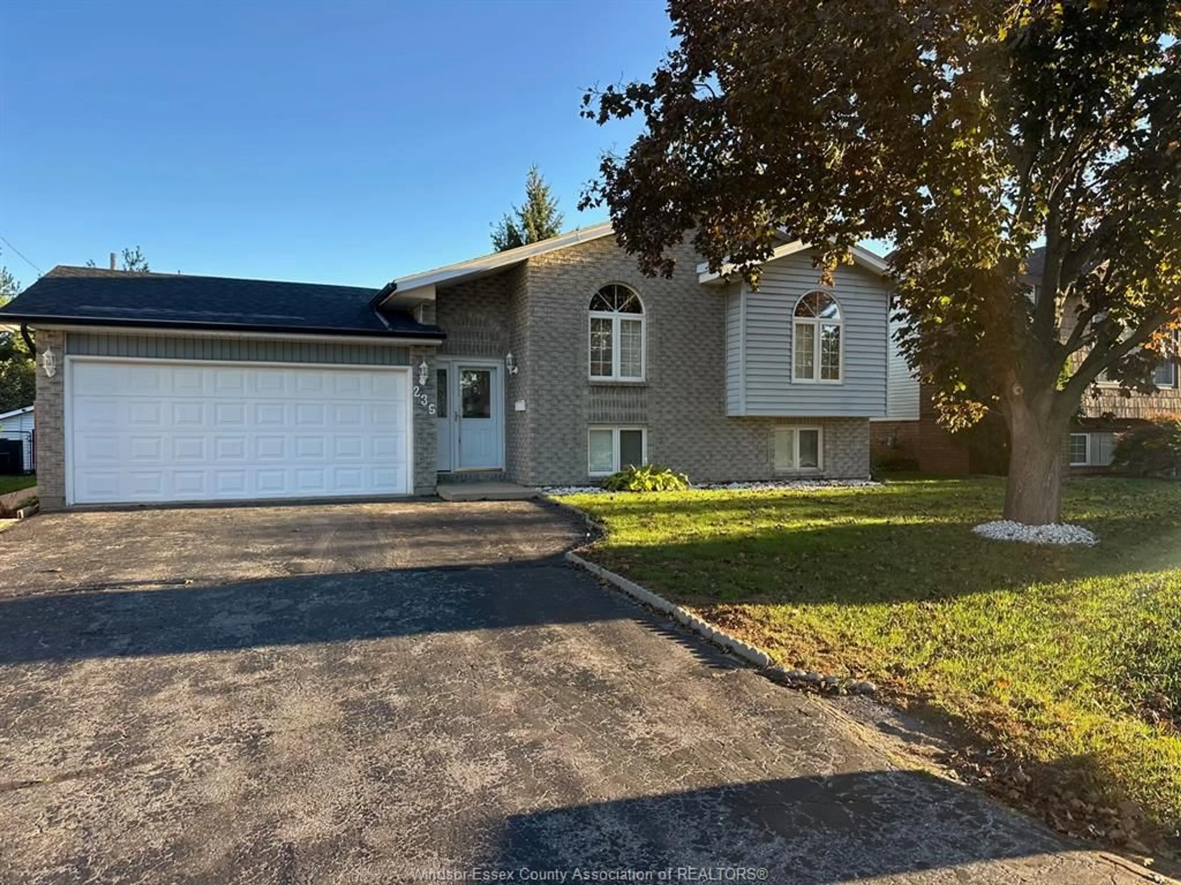 A pic from outside/outdoor area/front of a property/back of a property/a pic from drone, street for 239 BOUFFARD Rd, LaSalle Ontario N9J 1E9