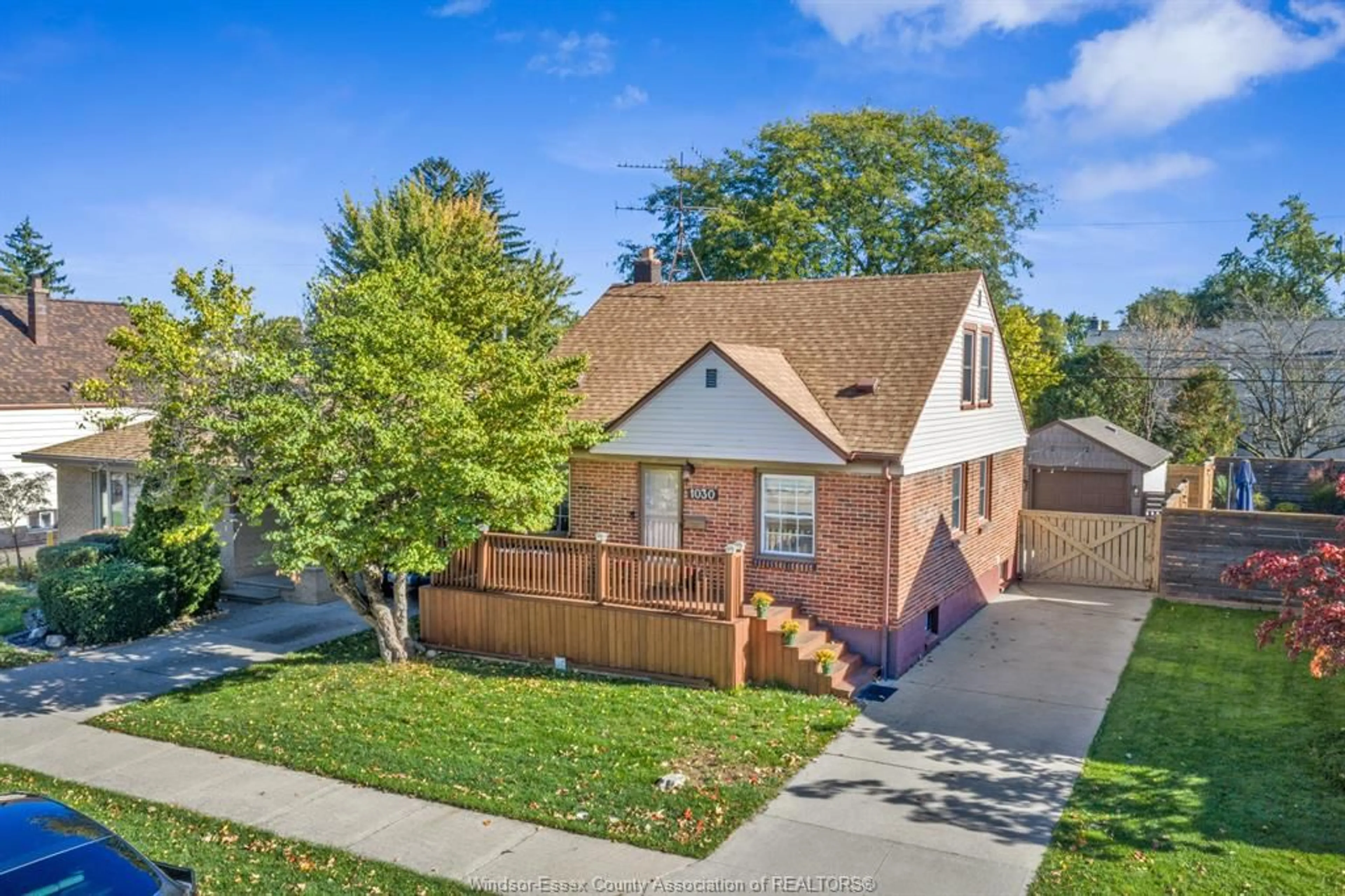 A pic from outside/outdoor area/front of a property/back of a property/a pic from drone, street for 1030 FAIRVIEW Blvd, Windsor Ontario N8S 3E7