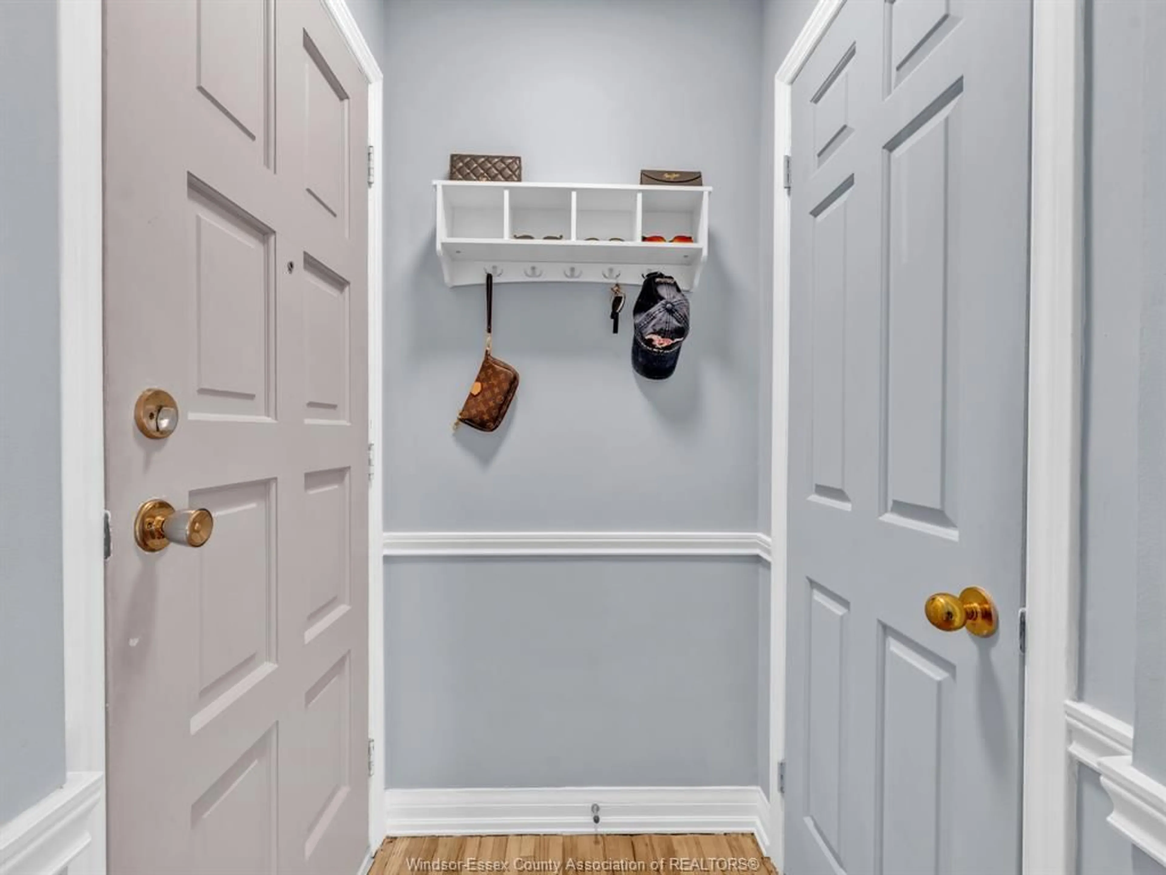 Indoor entryway for 1030 FAIRVIEW Blvd, Windsor Ontario N8S 3E7