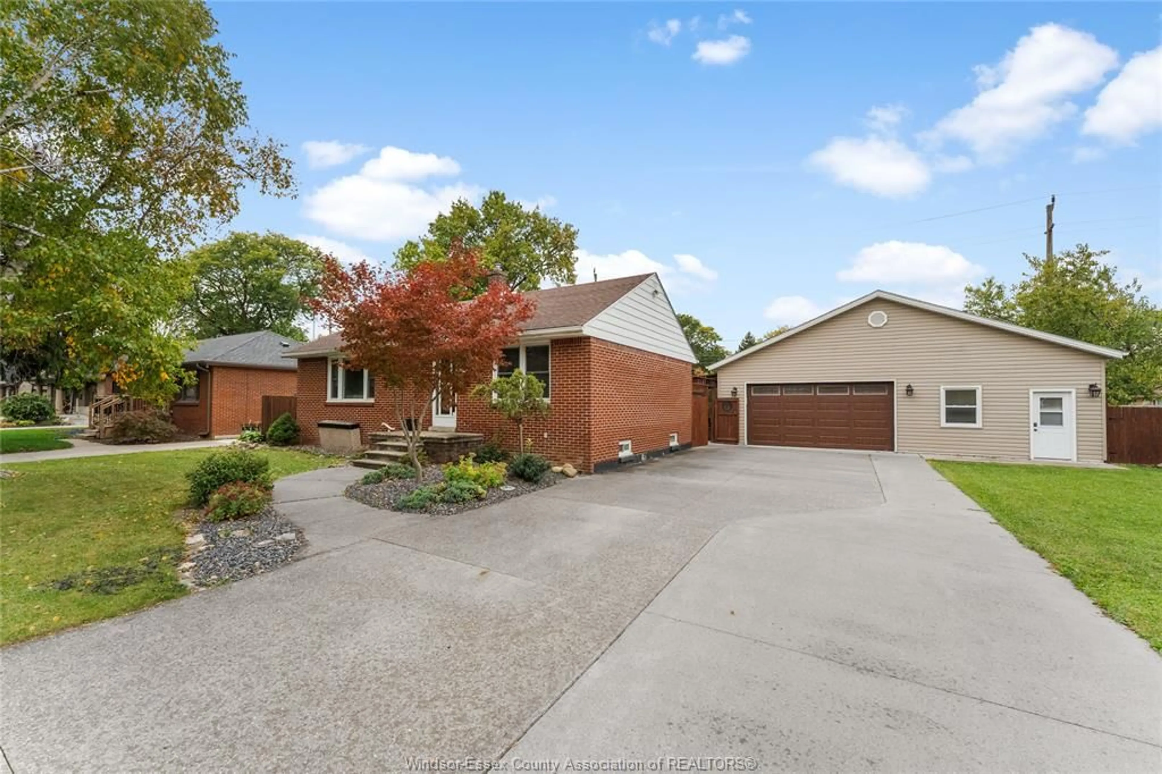 A pic from outside/outdoor area/front of a property/back of a property/a pic from drone, street for 2505 Virginia Park Ave, Windsor Ontario N9E 2B5