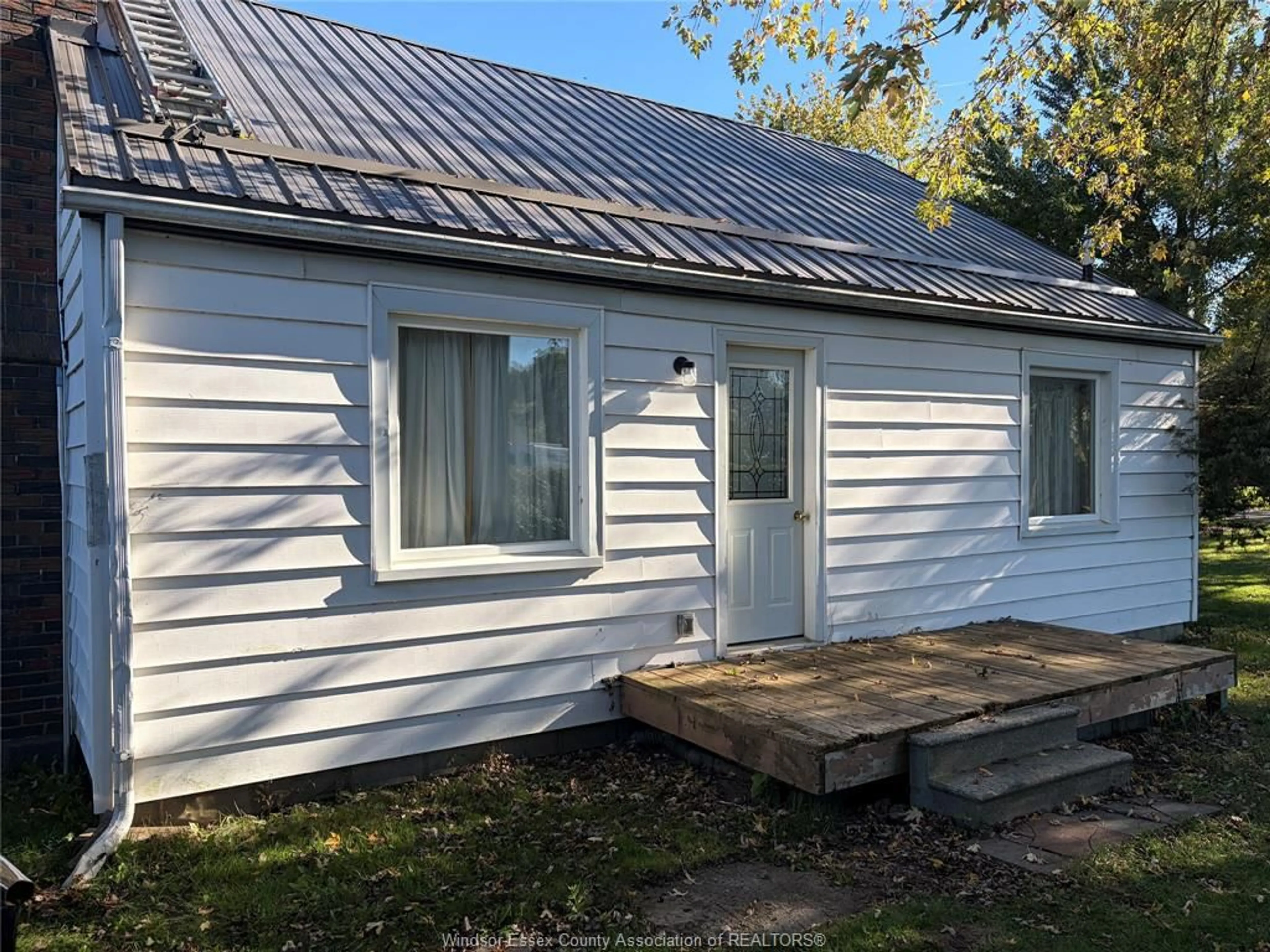 Home with vinyl exterior material, building for 6104 MALDEN Rd, Tecumseh Ontario N0R 1K0