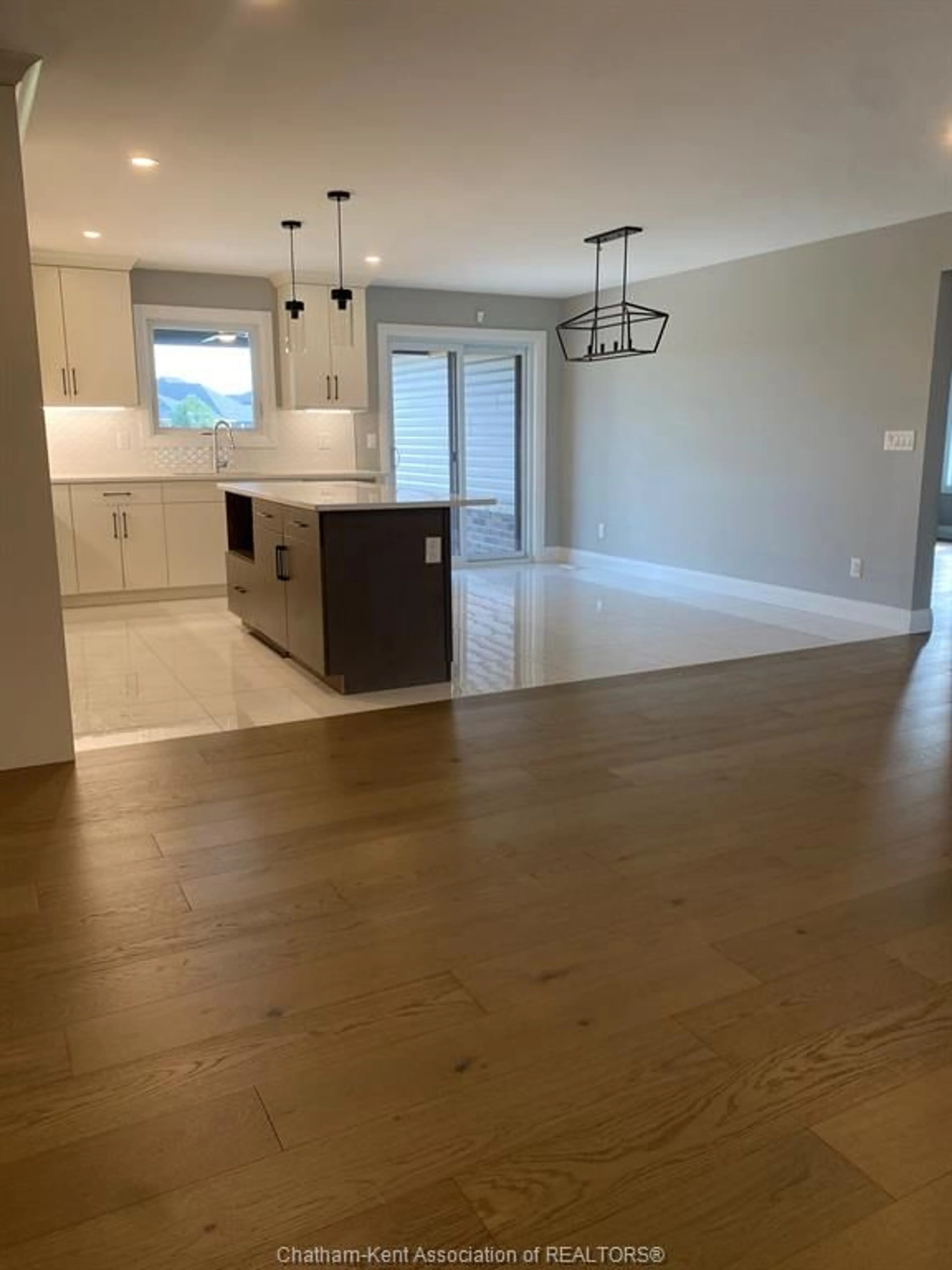 Open concept kitchen, unknown for 551 Keil Trail, Chatham Ontario N7L 0G8