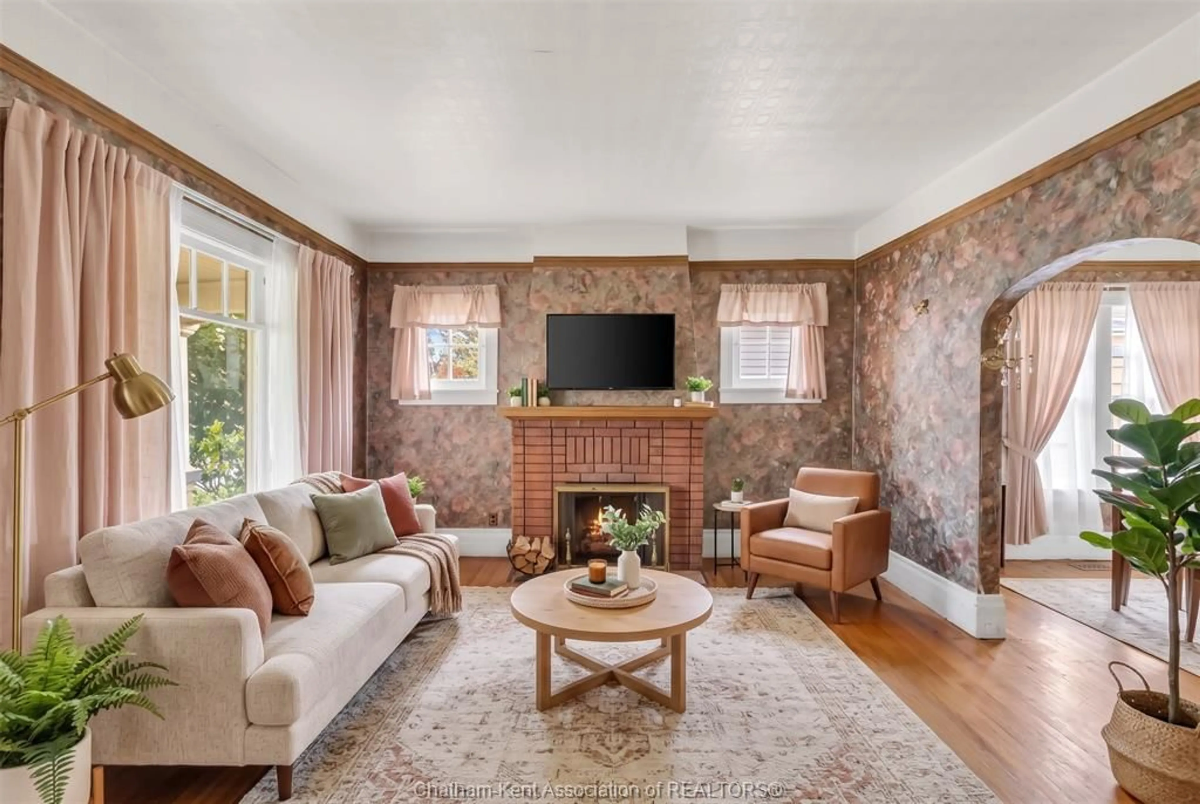 Living room with furniture, unknown for 54 Patteson Ave, Chatham Ontario N7M 1T5