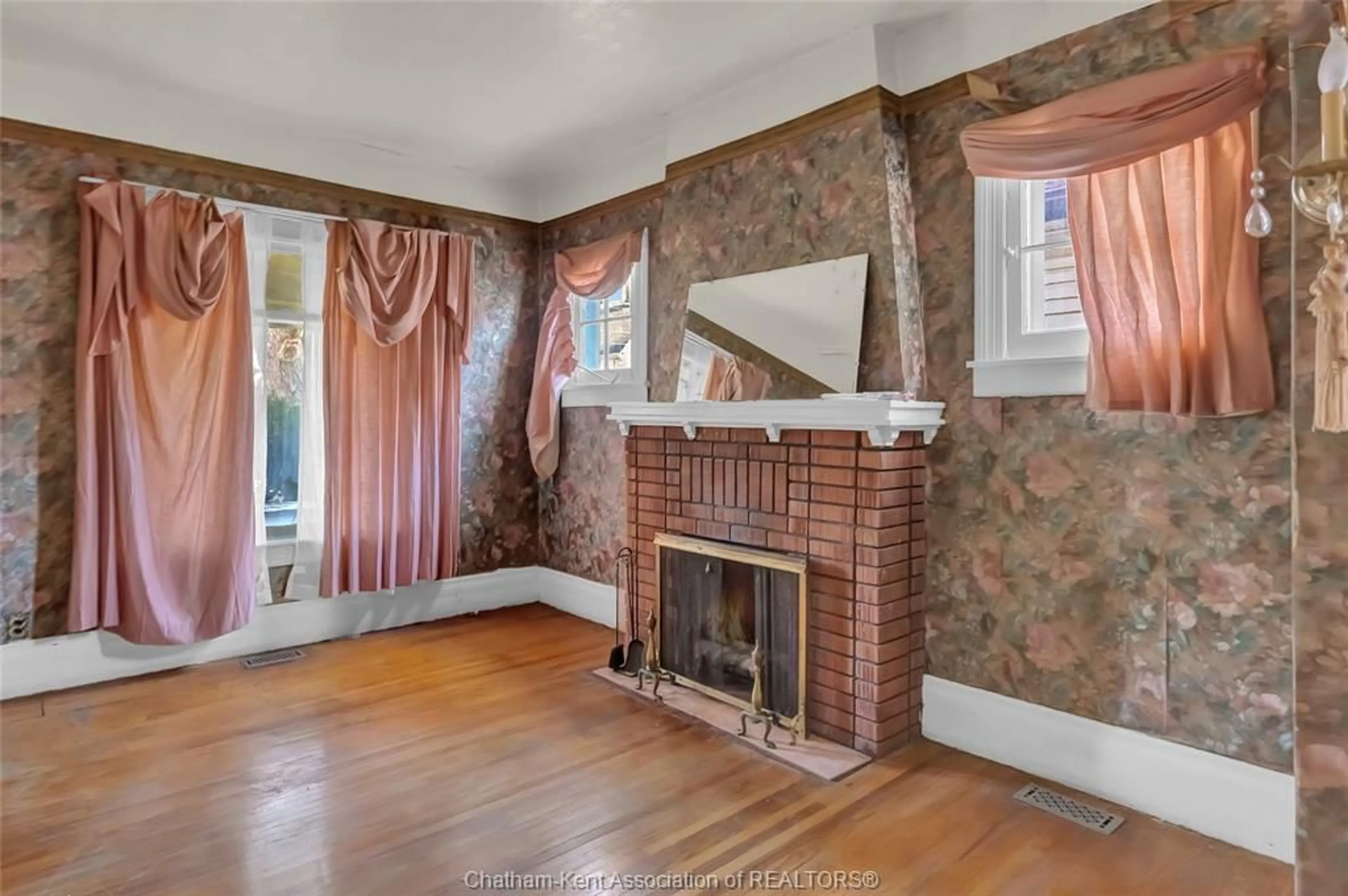 A pic of a room for 54 Patteson Ave, Chatham Ontario N7M 1T5