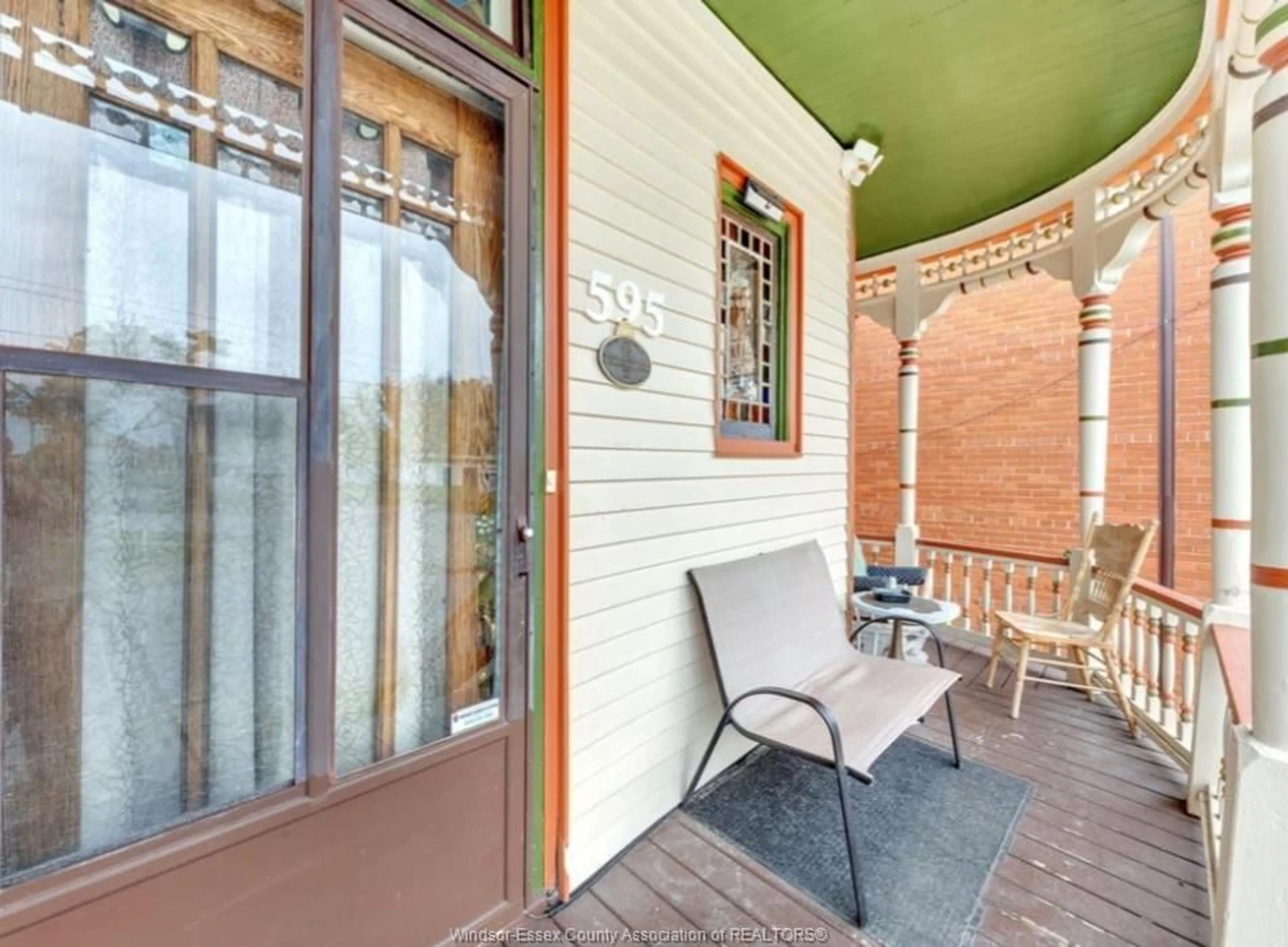 Patio, street for 595 CATARAQUI, Windsor Ontario N9A 3P2
