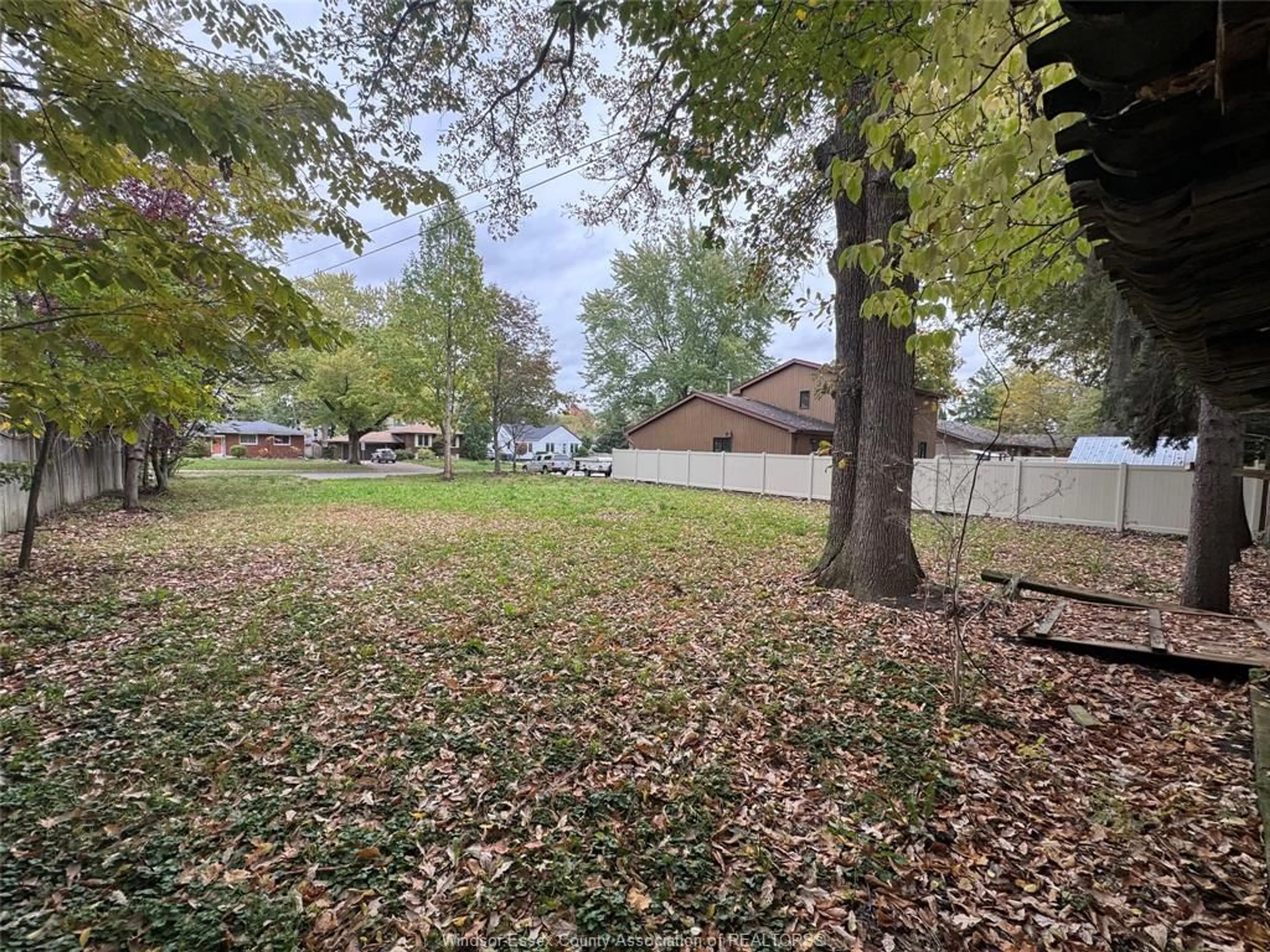 A pic from outside/outdoor area/front of a property/back of a property/a pic from drone, unknown for 3365 RANKIN, Windsor Ontario N9E 3C2